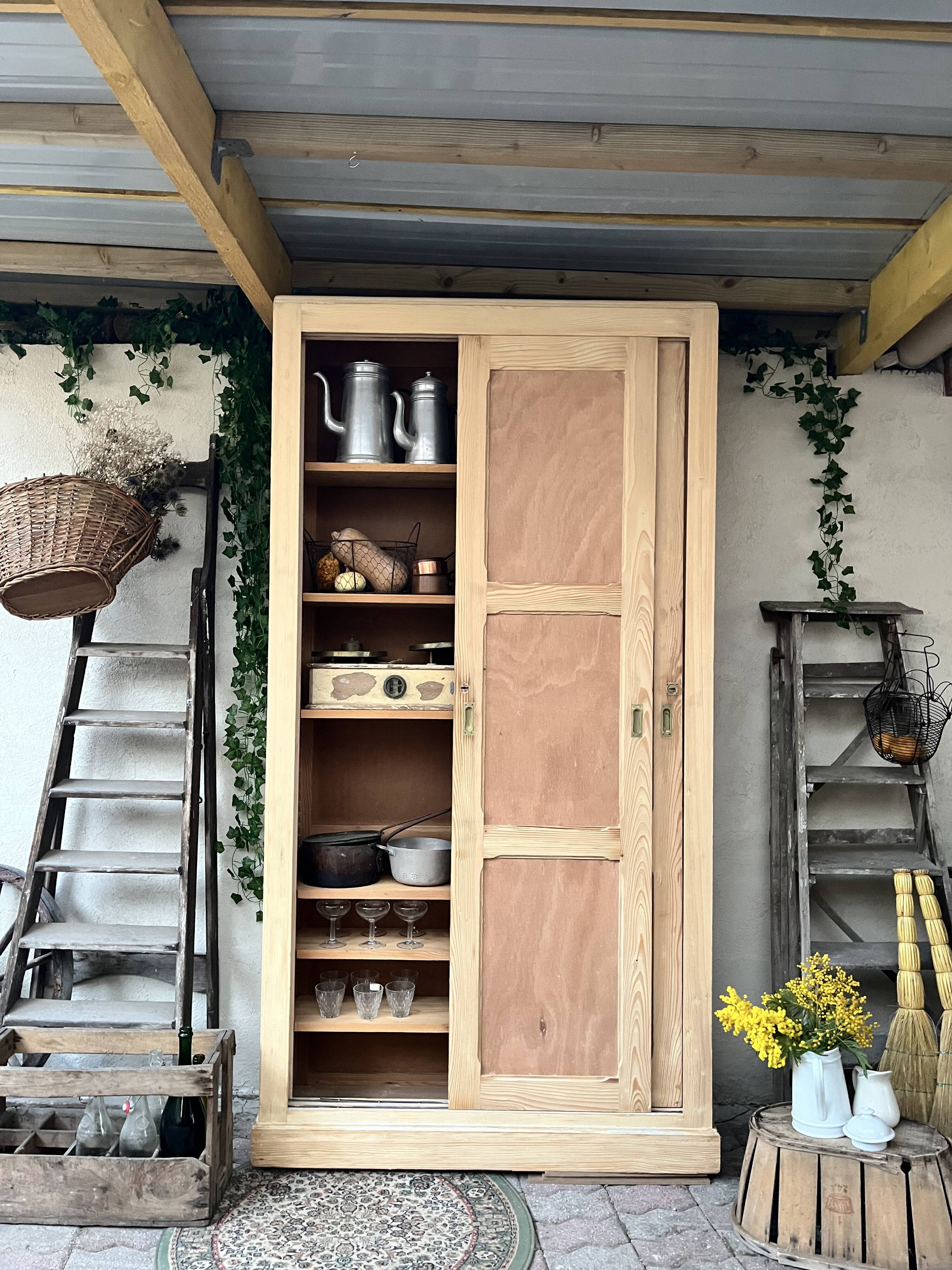 Meuble de métier, armoire en bois