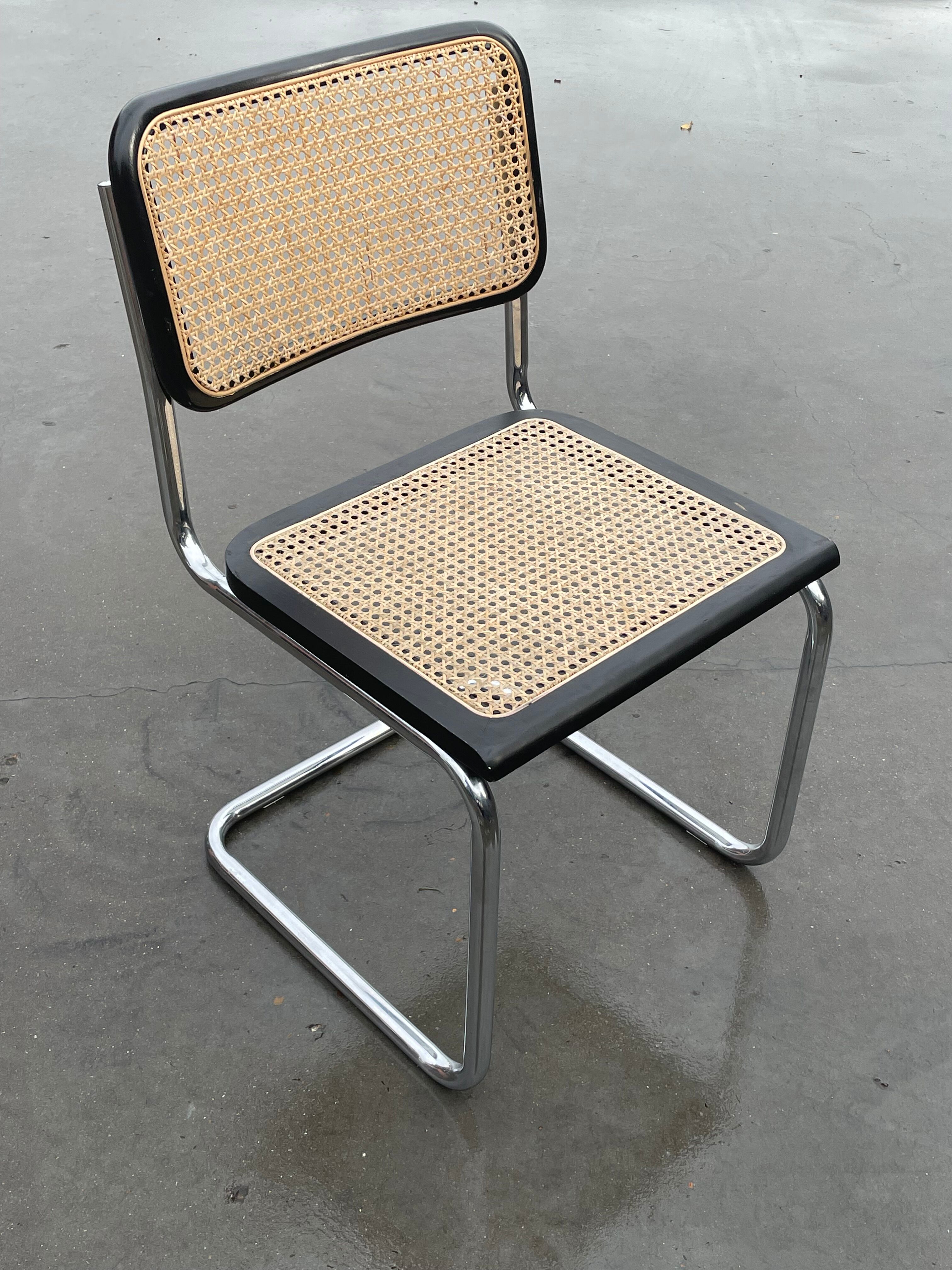 Chaise Cesca modèle b32 en chrome et noir par Marcel Breuer