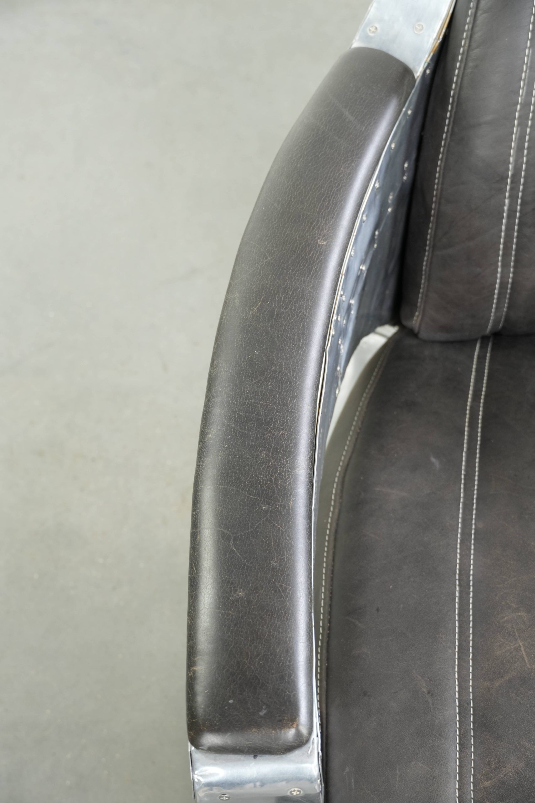 Comfortable cow leather aviator design armchair finished with aluminium