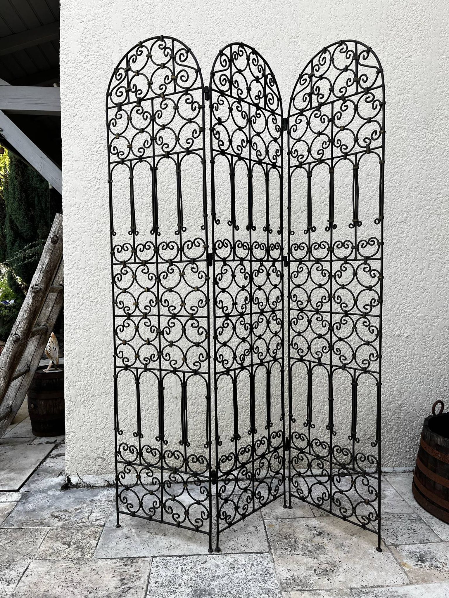 Antique screen