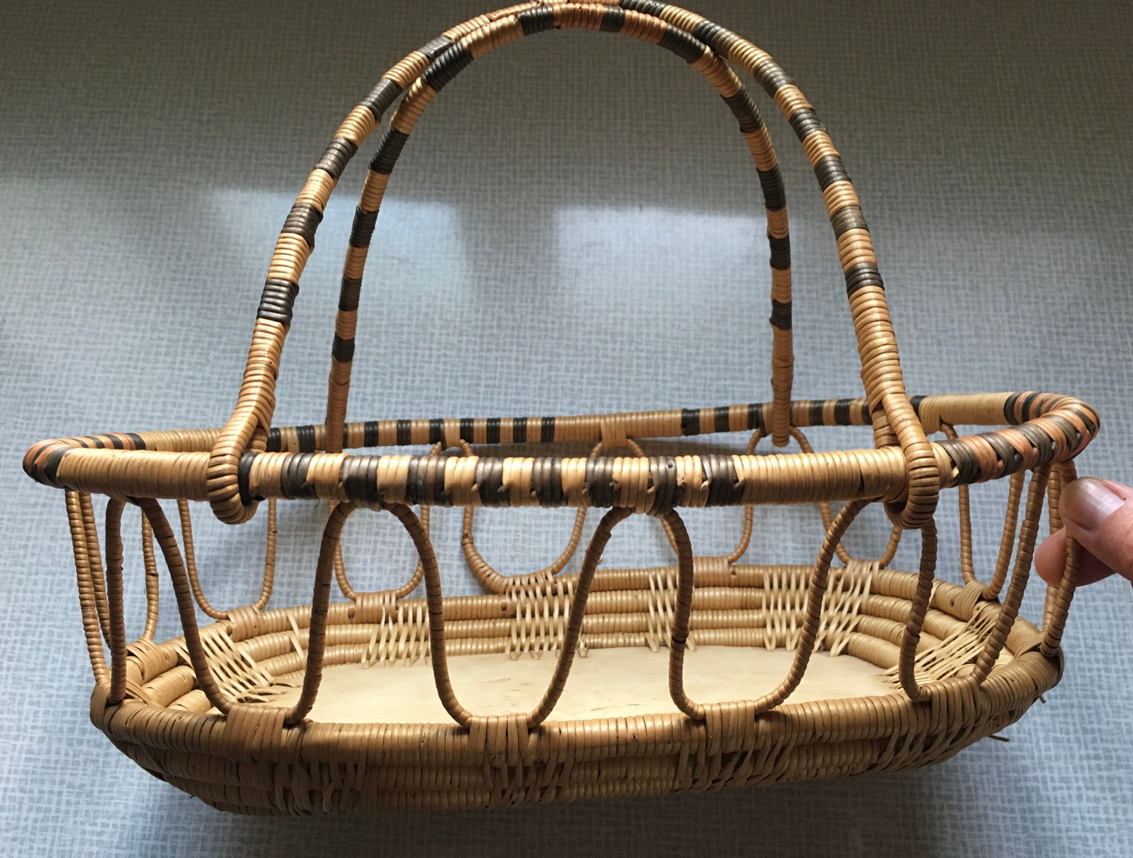 Handle basket
