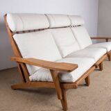 Large Danish Sofa in solid oak and fabric, model GE375 by Hans Wegner for Getama 1960.