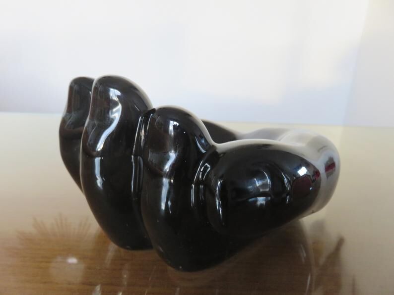 "hand" in black ceramic trinket bowl 60/70