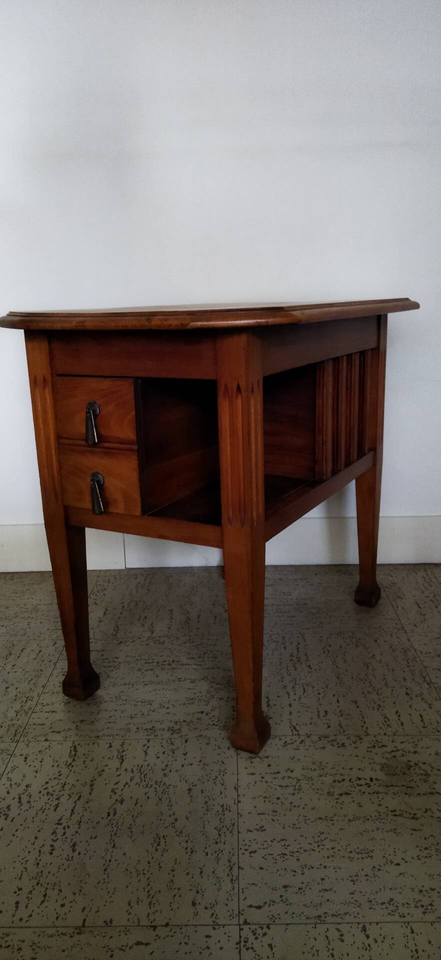 Vintage wooden side table with trompe-l'œil system.