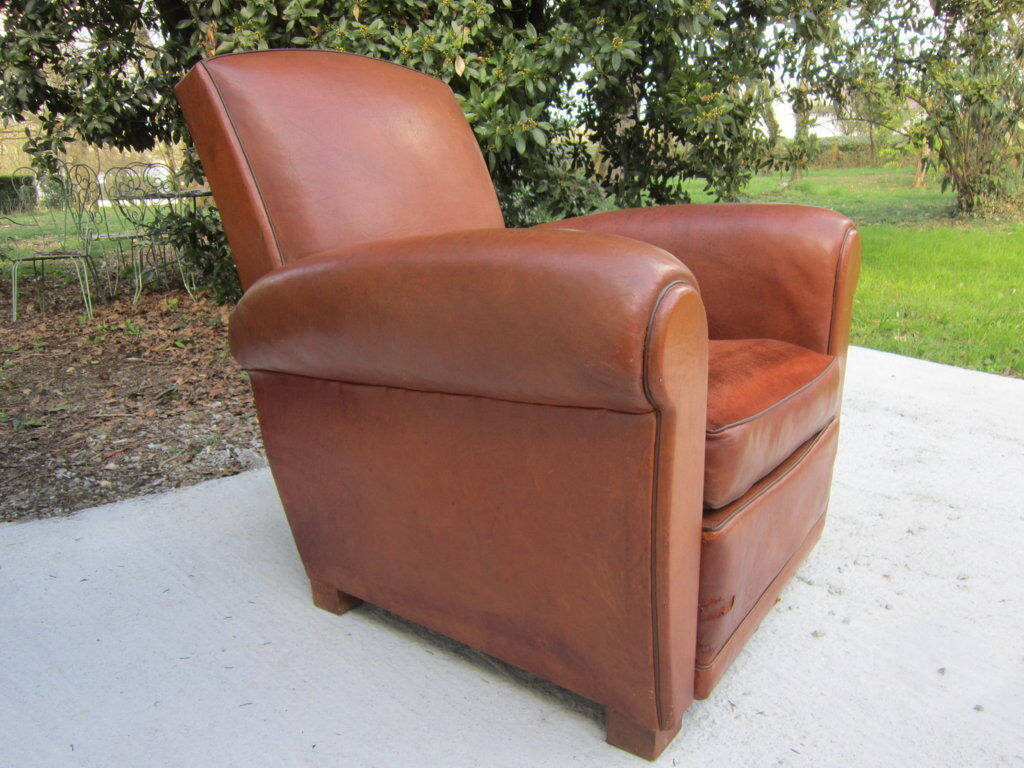 Paire de fauteuils club en cuir