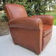 Paire de fauteuils club en cuir