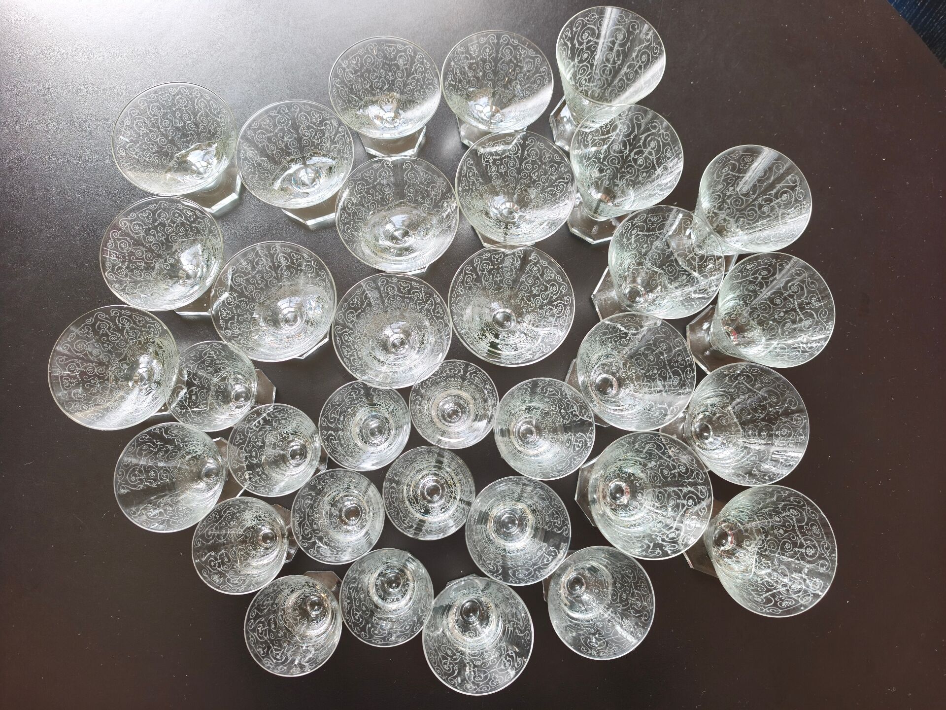 Lot de 34 magnifiques verres en cristal Baccarat