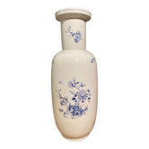 Large vase with Far Eastern porcelain decoration from Portugal Vista Alegre