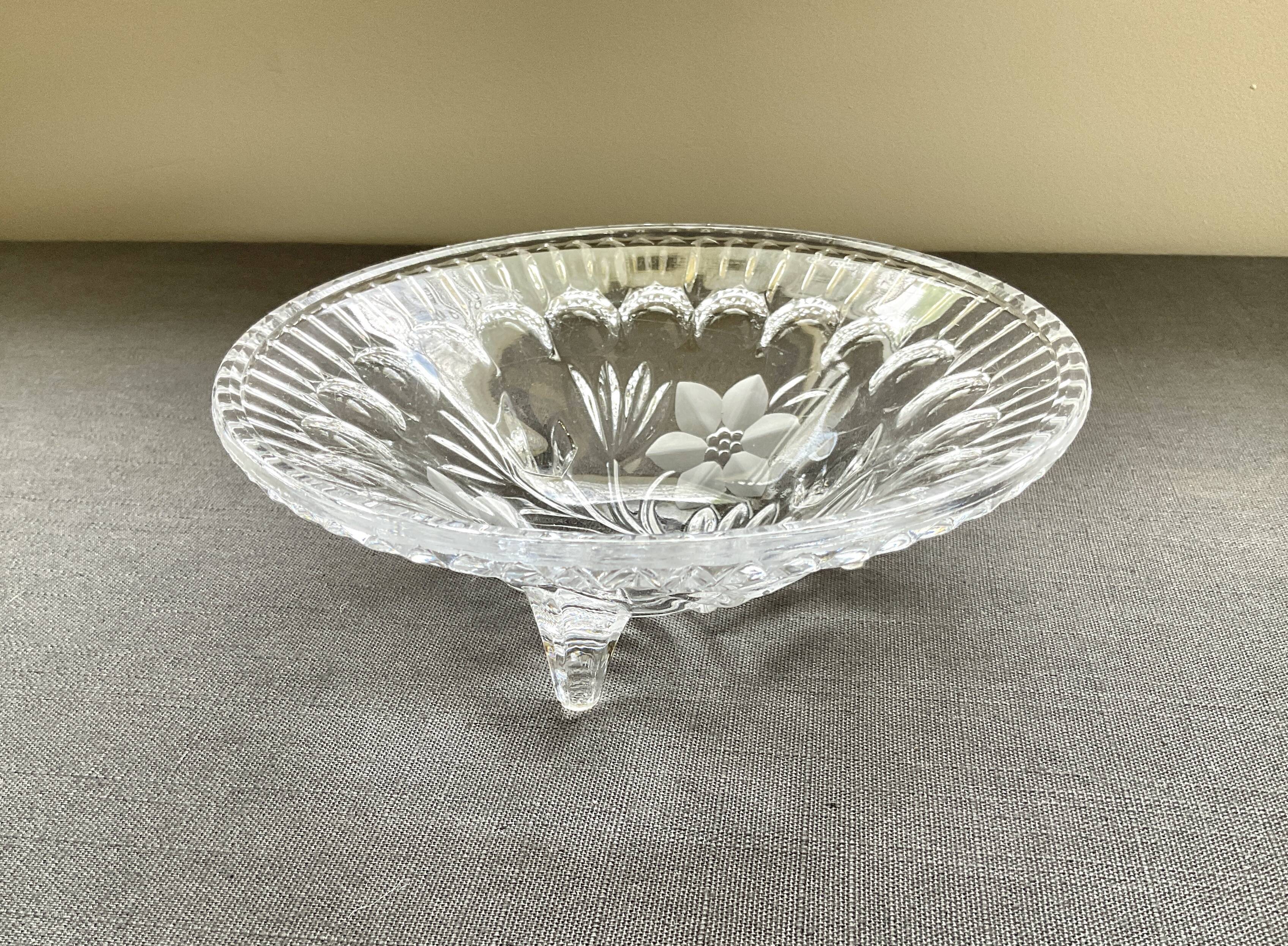 Empty glass pocket on three legs