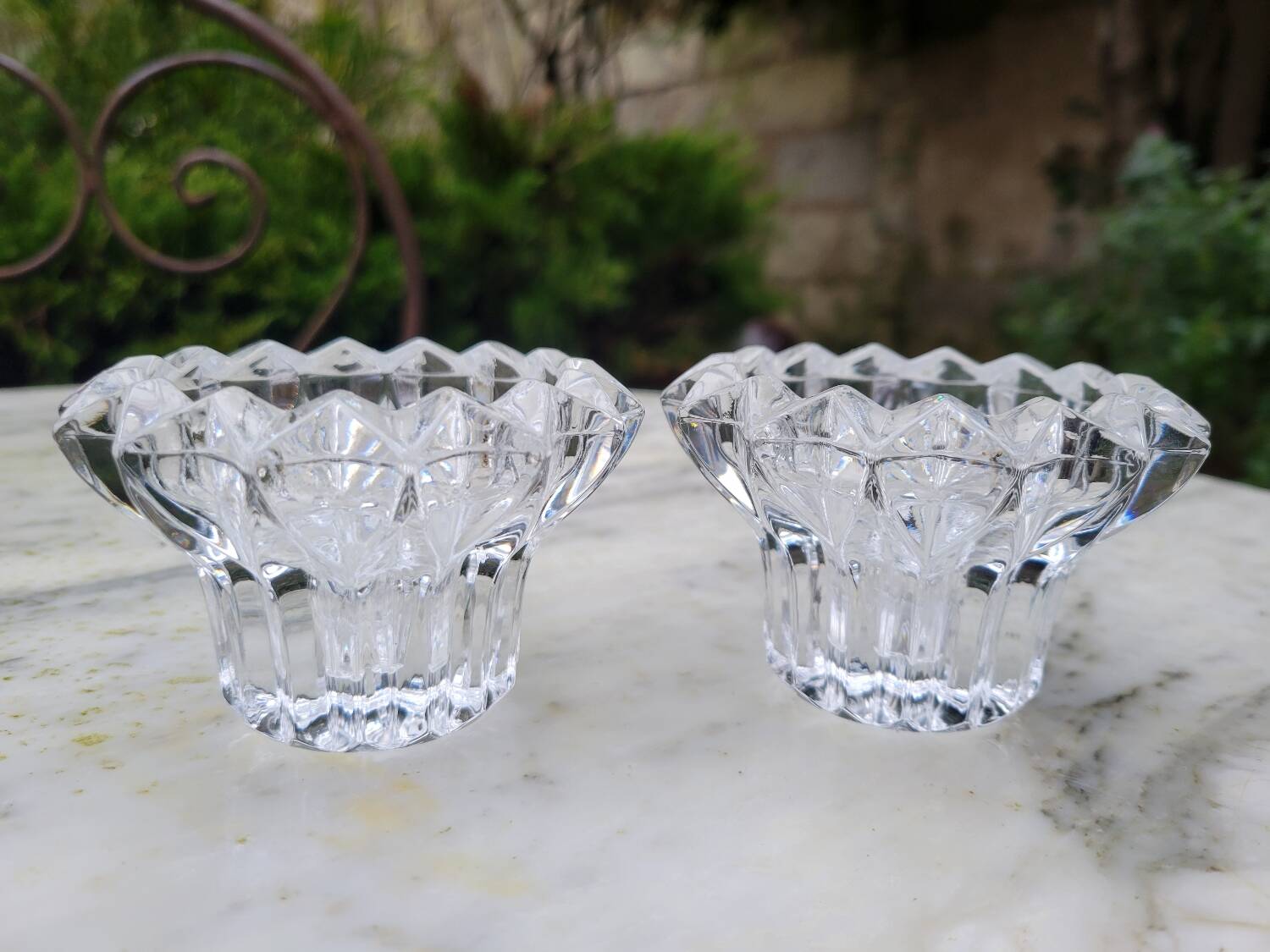 Paire de bougeoirs en cristal