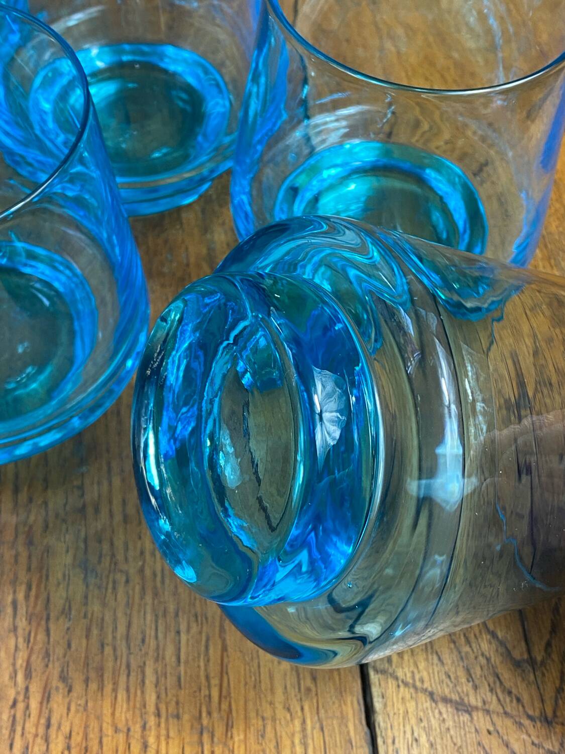 Six verres en verre bleu turquoise