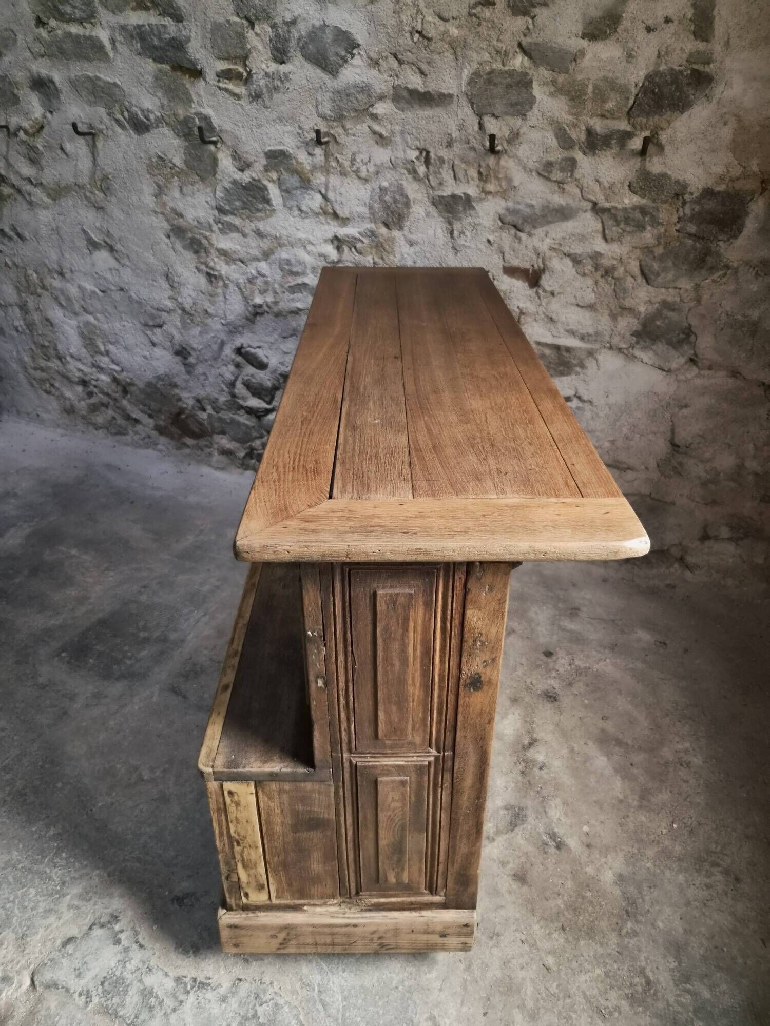 Pharmacy counter in antique oak / kitchen island, circa 1870–1900