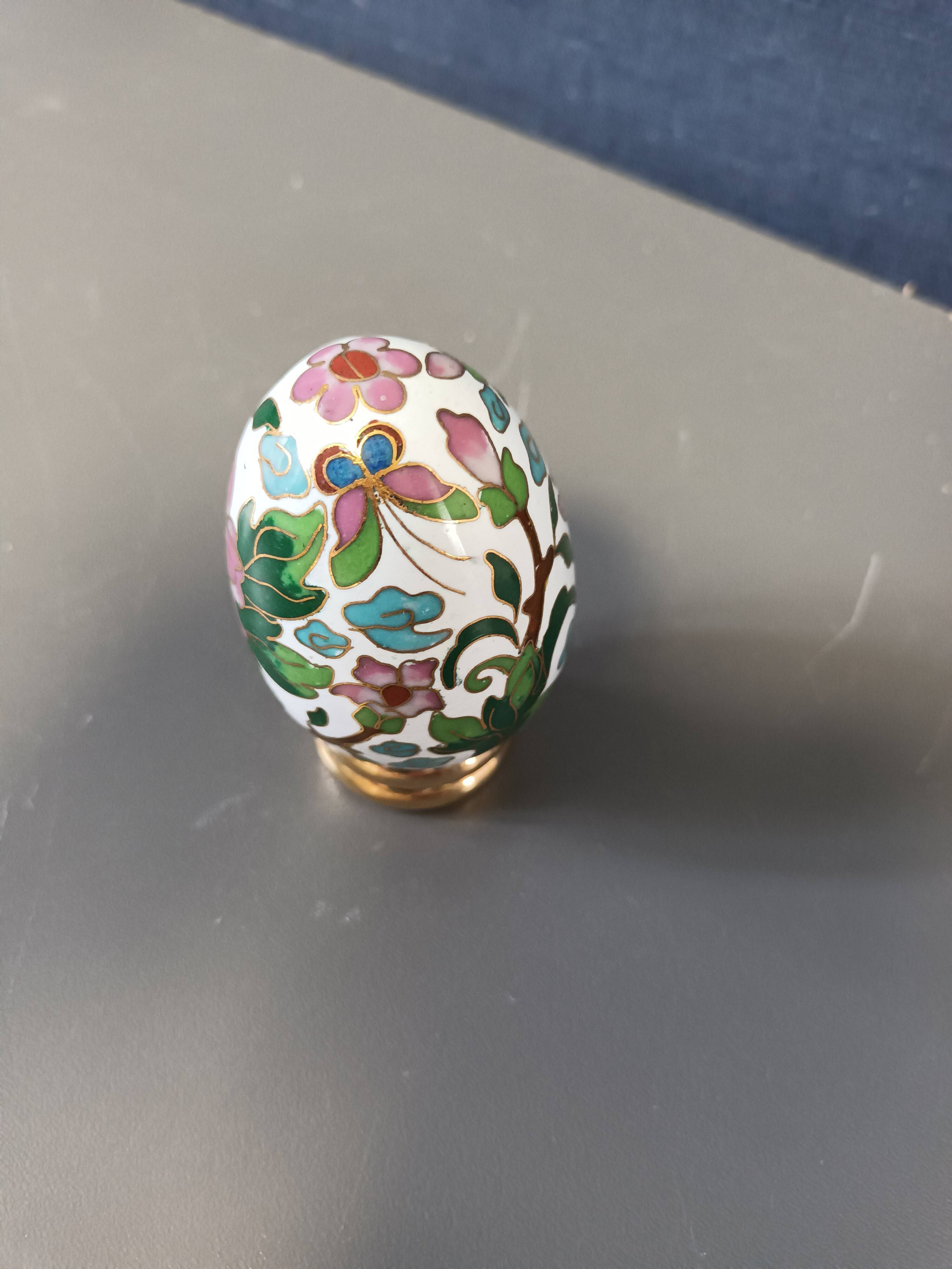 Decorative cloisonné egg