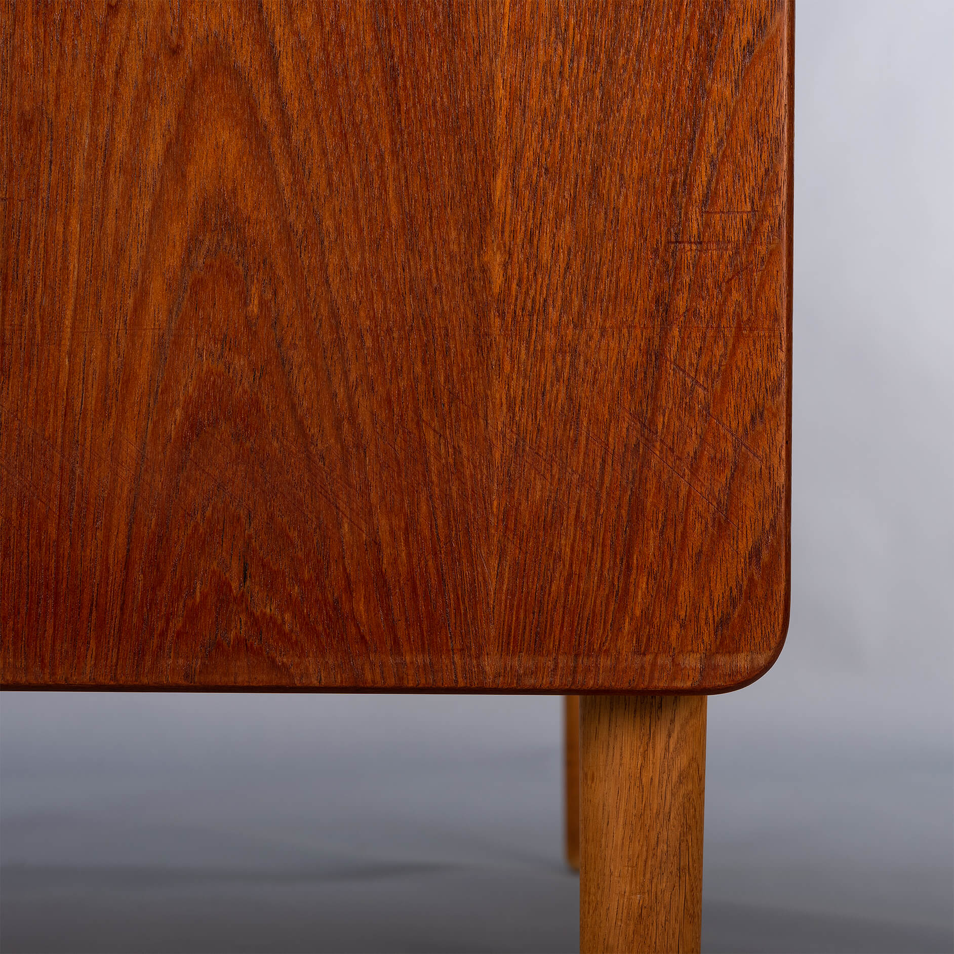 Design midcentury modern desk AT-305 by Hans J. Wegner for Andreas Tuck, 1950s