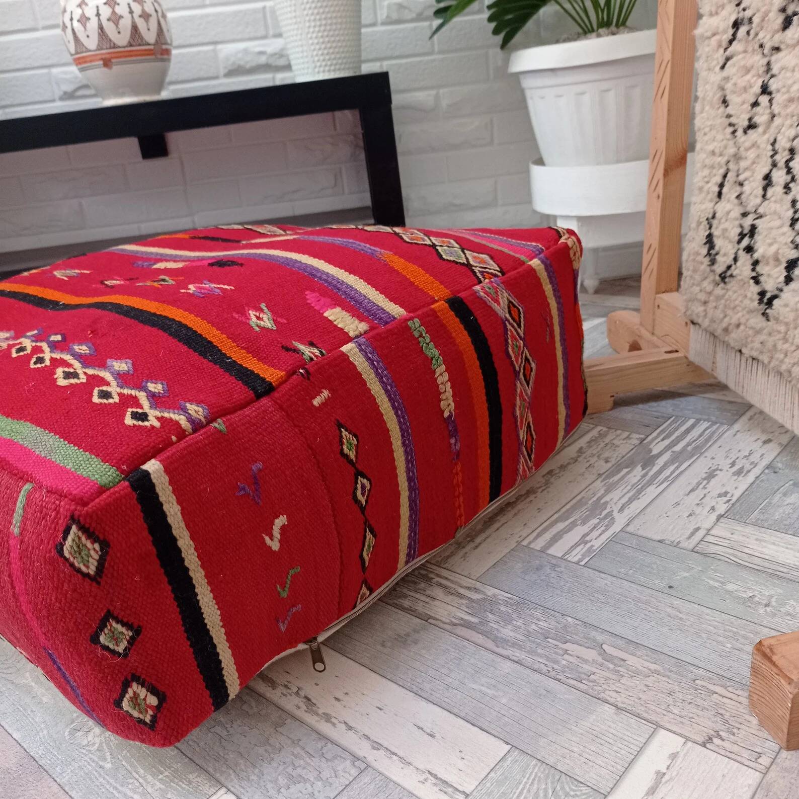 Handmade Berber pouf in wool 60 X 60 X 20 CM