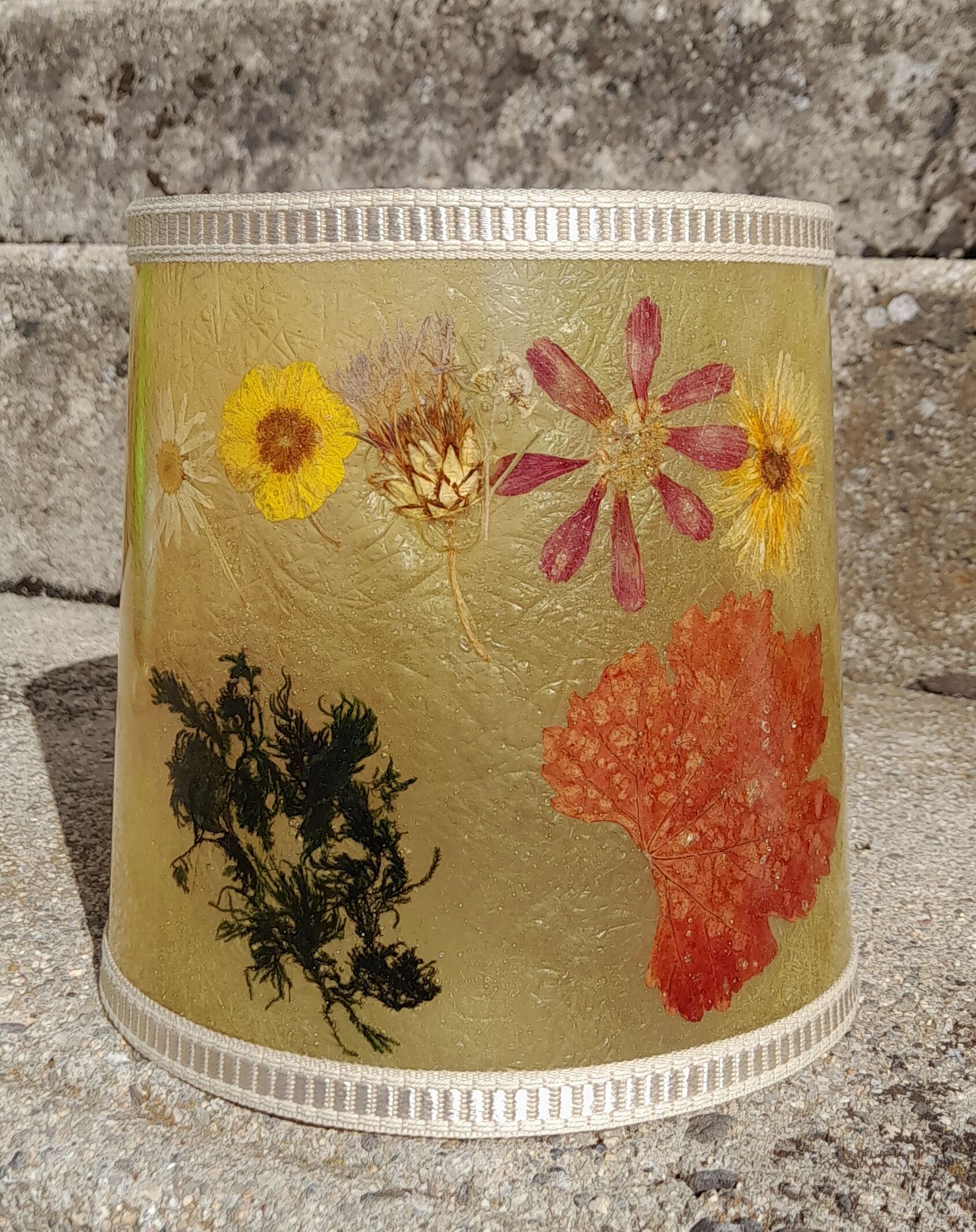 Abat jour en résine inclusions florales 70s