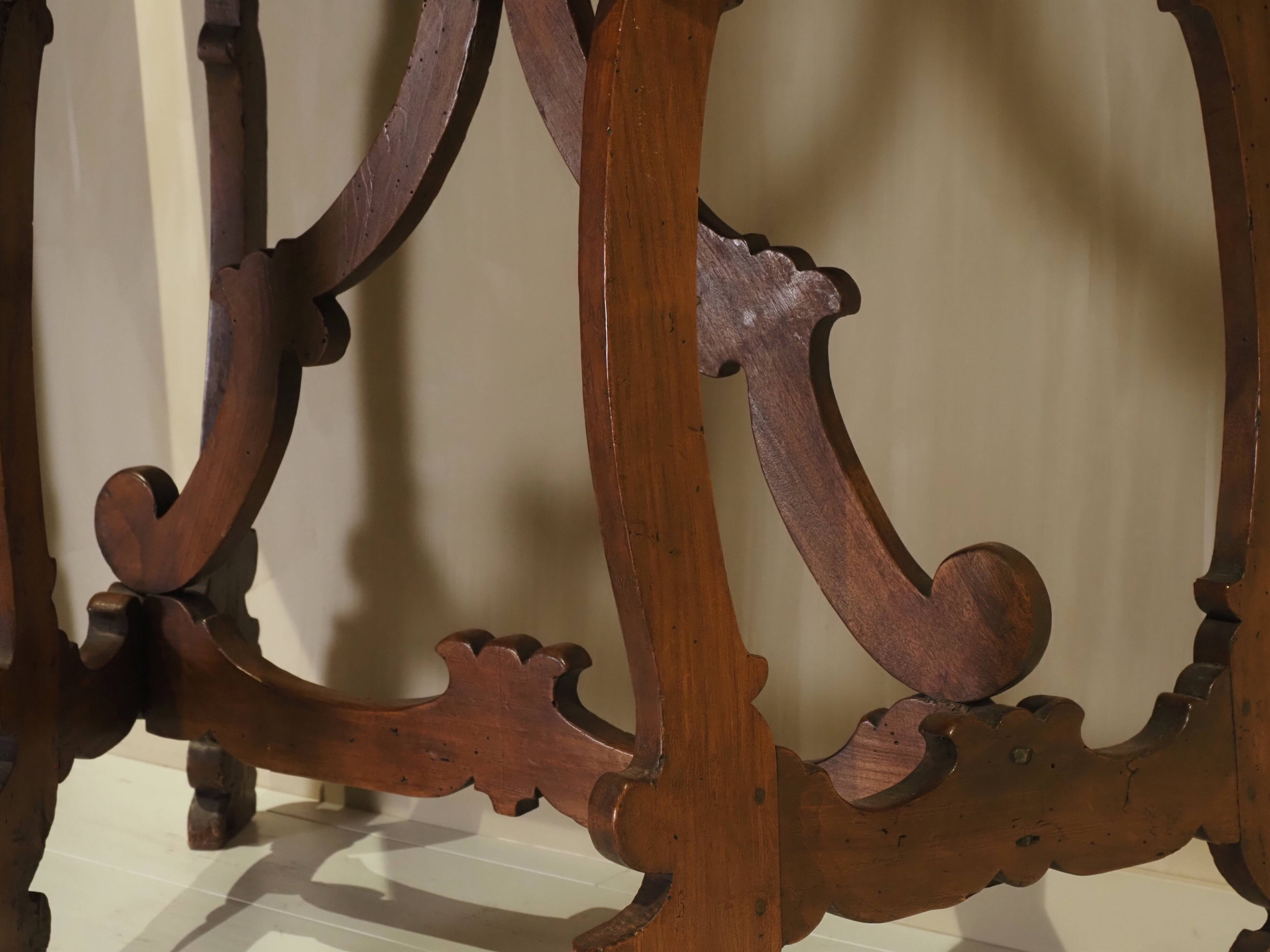 Pair of Italian consoles from the 18th century.