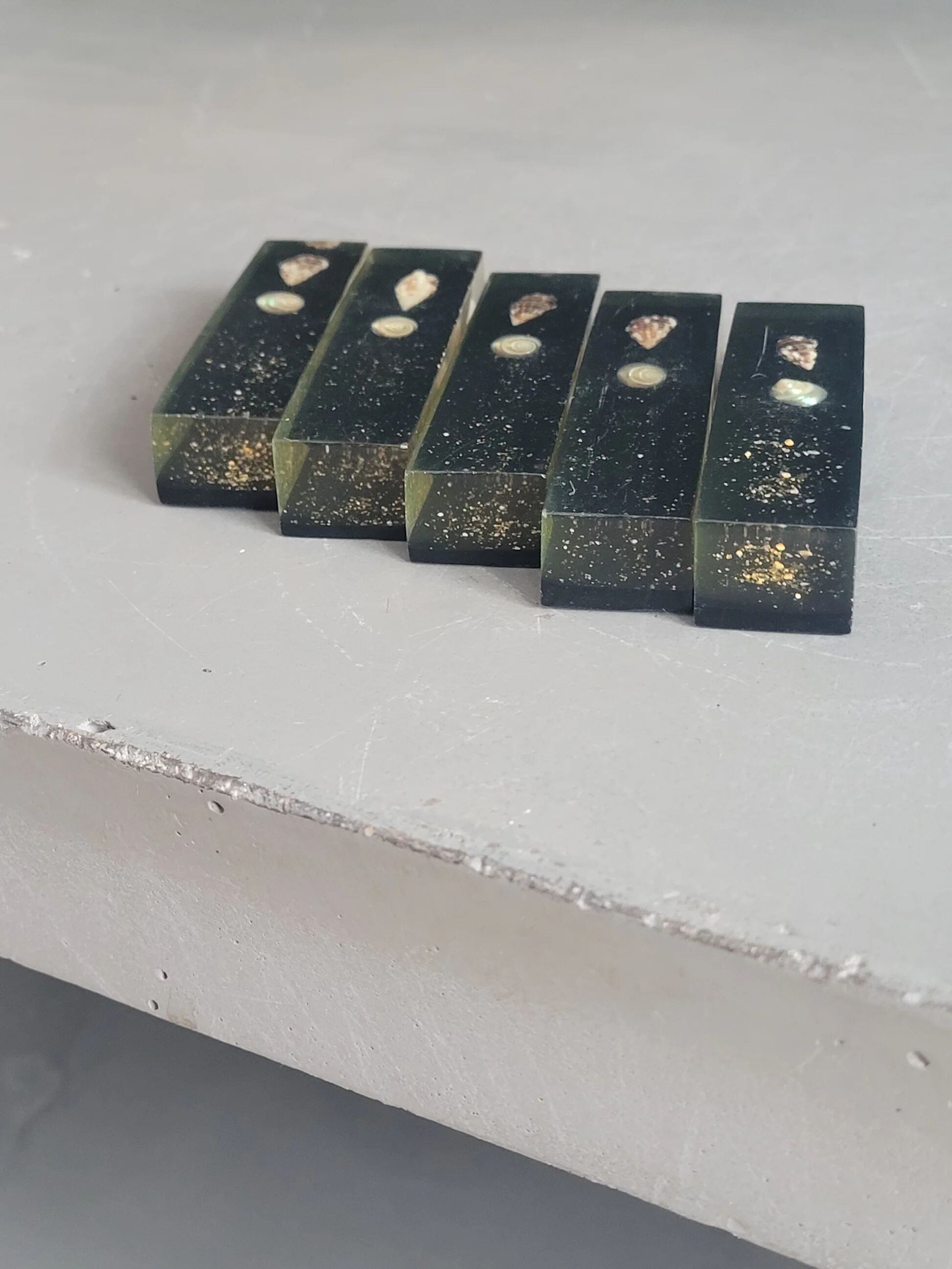 5 shell-inclusion knife rests - Ref 1029