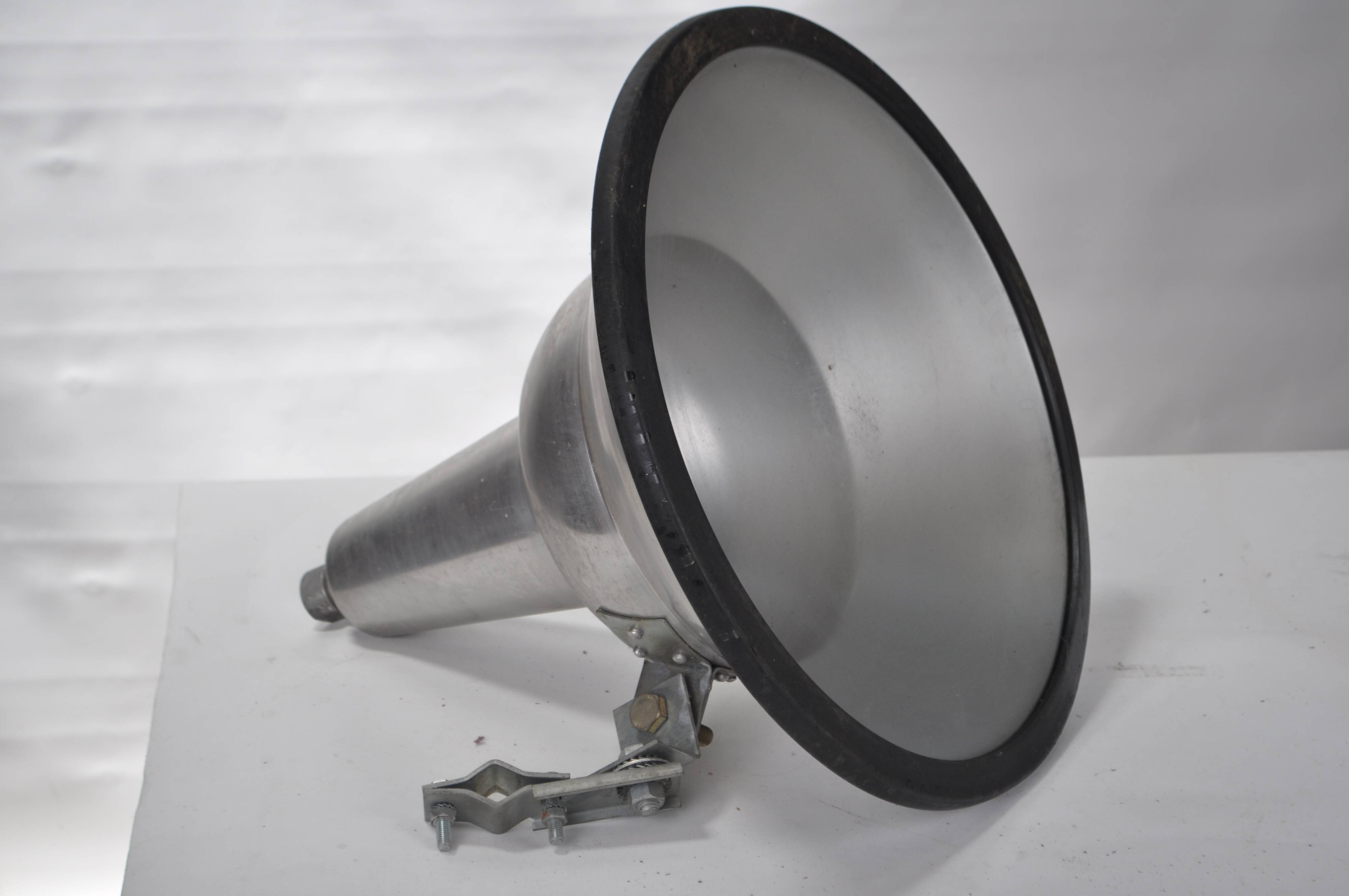Industrial pendant light