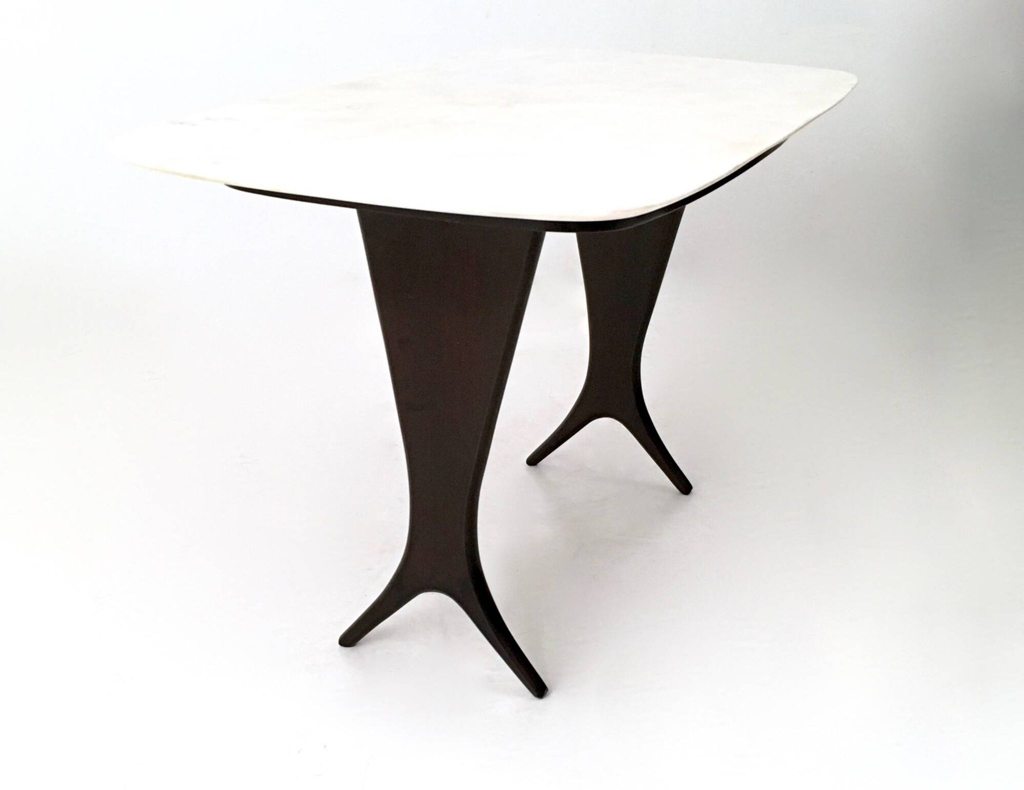 Table basse attribuée à Guglielmo Ulrich avec plateau en marbre de Carrare