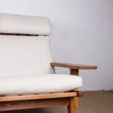 Large Danish Sofa in solid oak and fabric, model GE375 by Hans Wegner for Getama 1960.