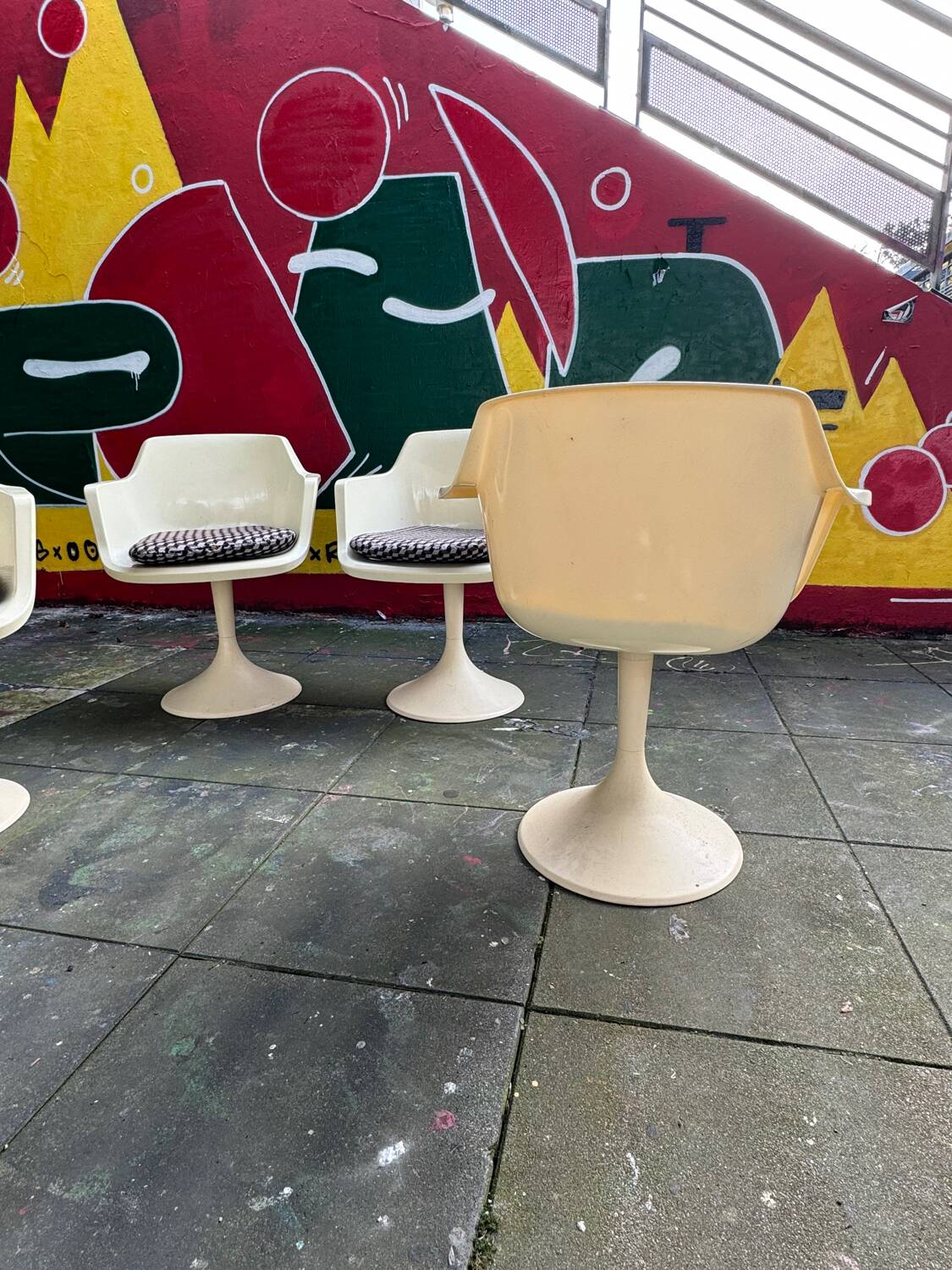 Series 4 tulip chairs