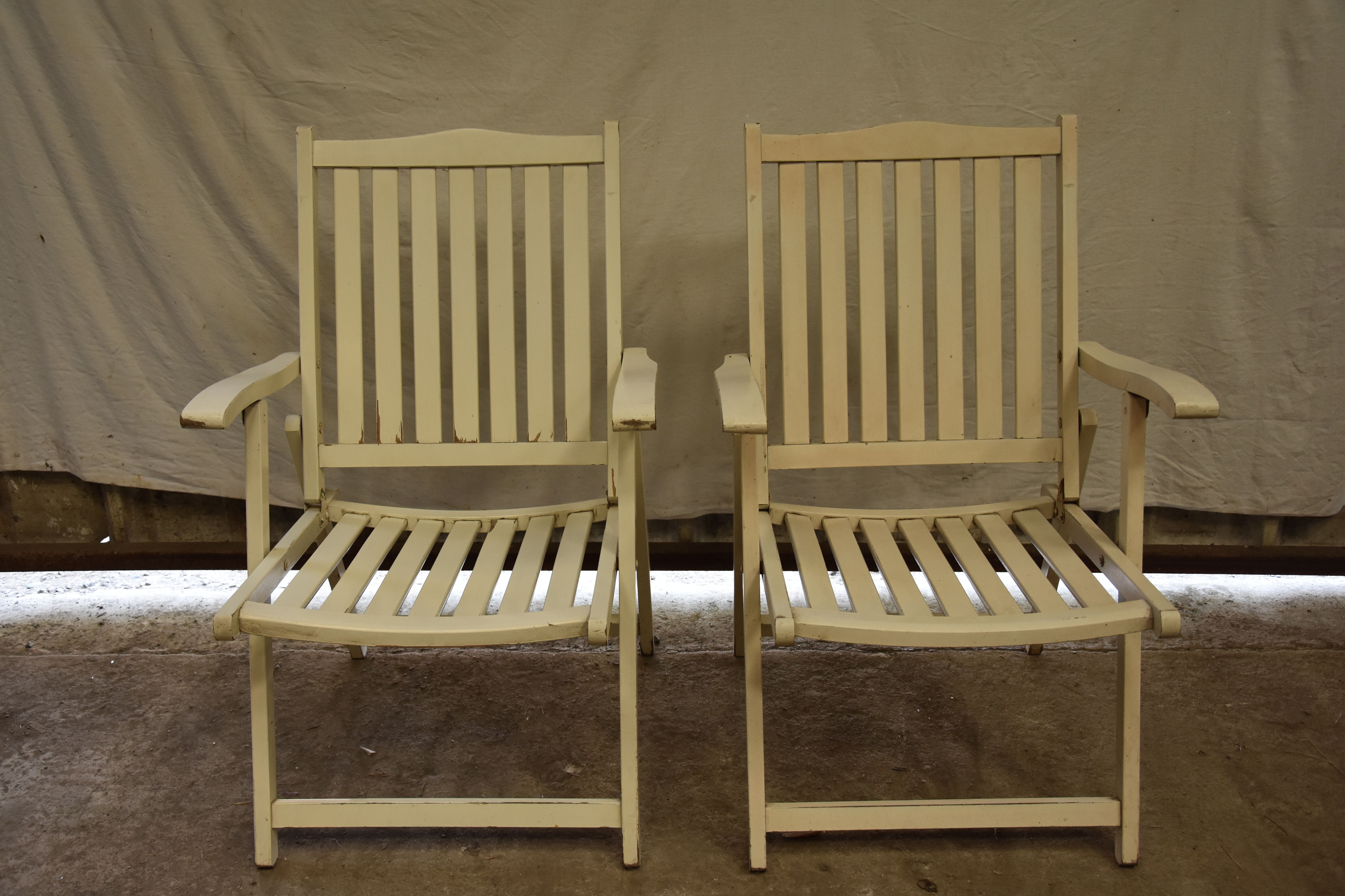 Set of 2 vintage folding armchairs