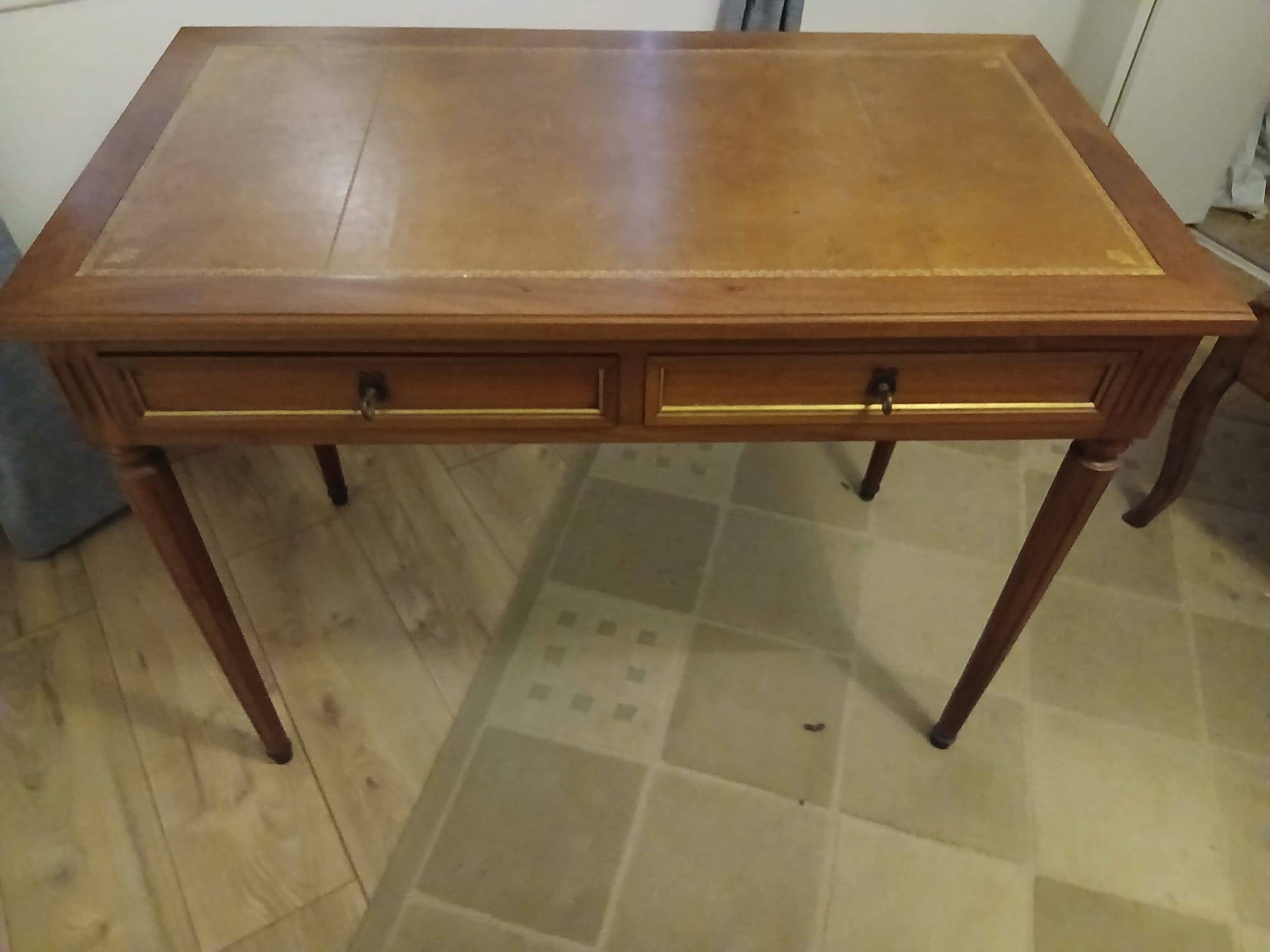 Bureau classique avec dessus en cuir – années 1930 à 1950