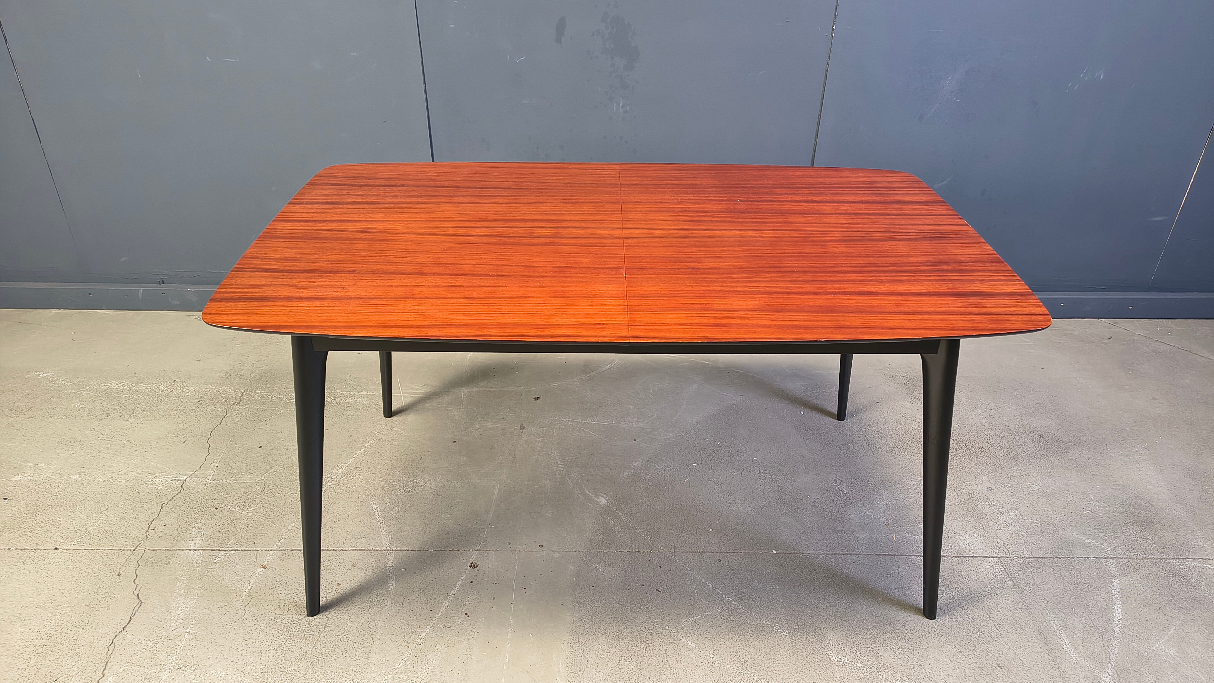 Table à manger extensible par Alfred Hendrickx pour Belform, années 1950.