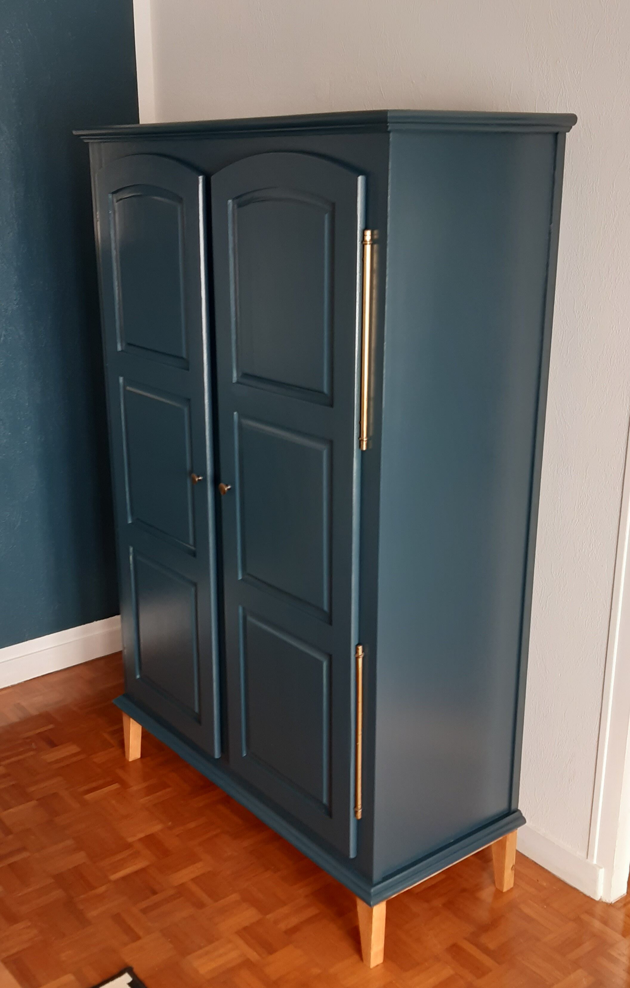 Scandinavian wardrobe wardrobe ganne blue