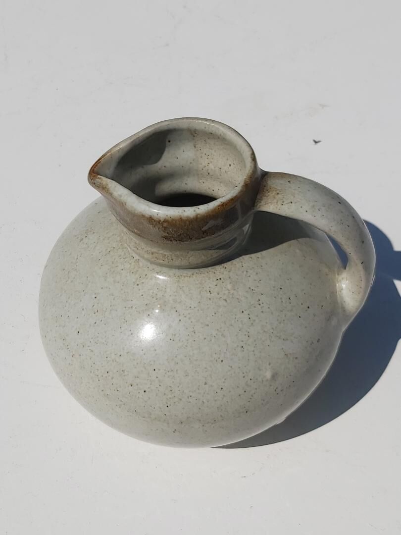 Pitcher Jean Austruy in sandstone