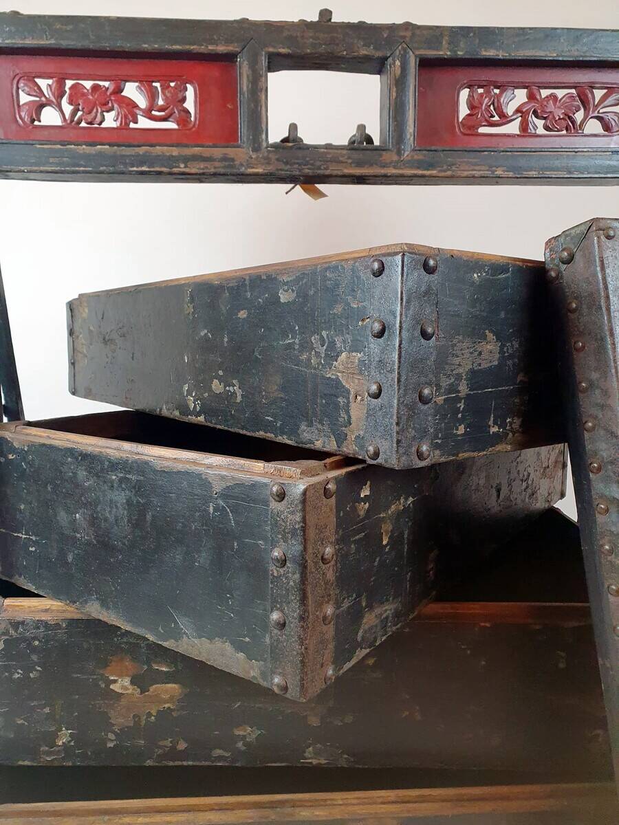 Large lacquered wooden wedding chest - China - 19th century