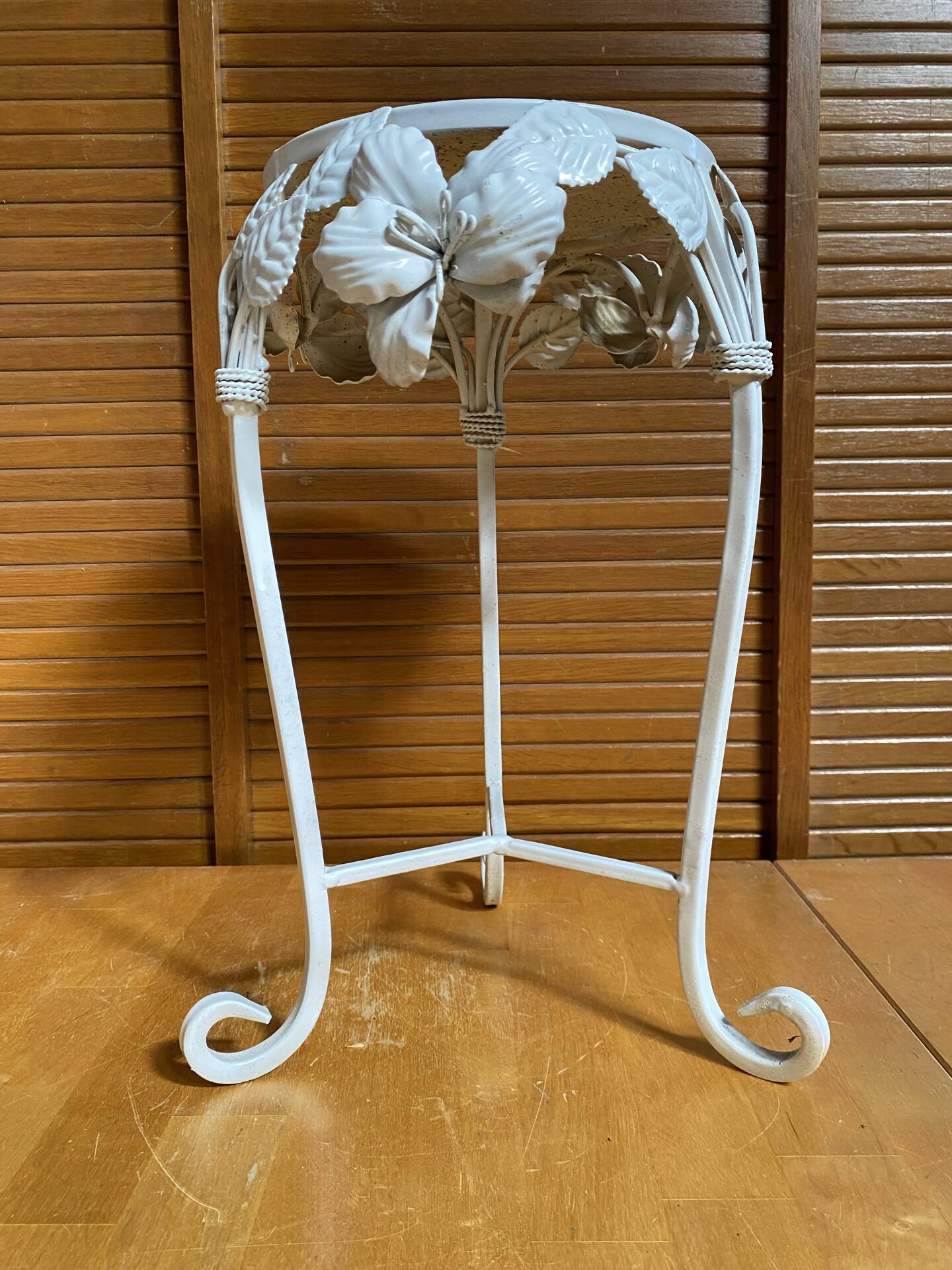 Table Appoint Guéridon Ancien Métal Blanc Décor Fleurs Vintage #E383