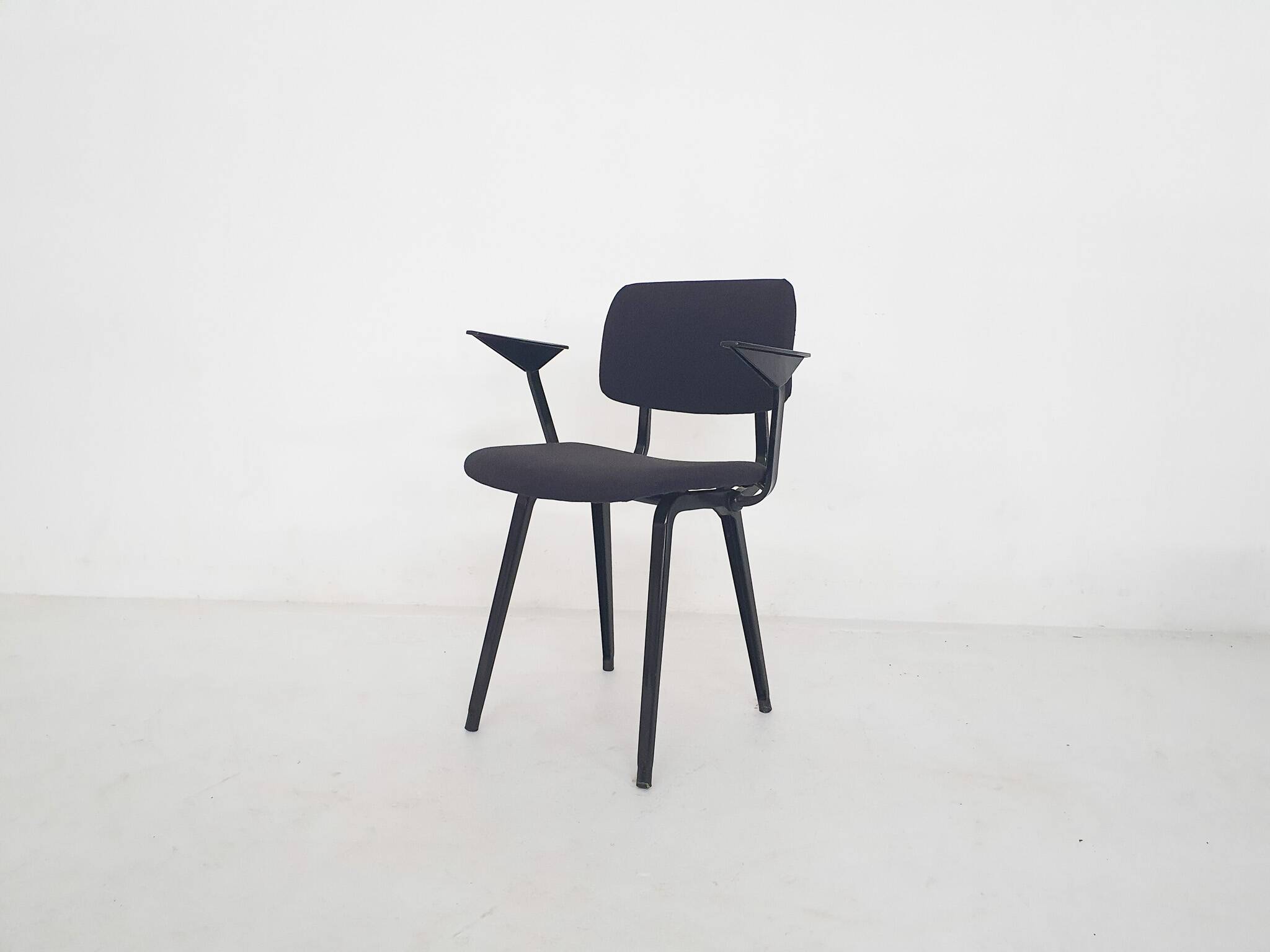 Friso Kramer for Ahrend de Cirkel "revolt" chair with arm remains, The Nether
