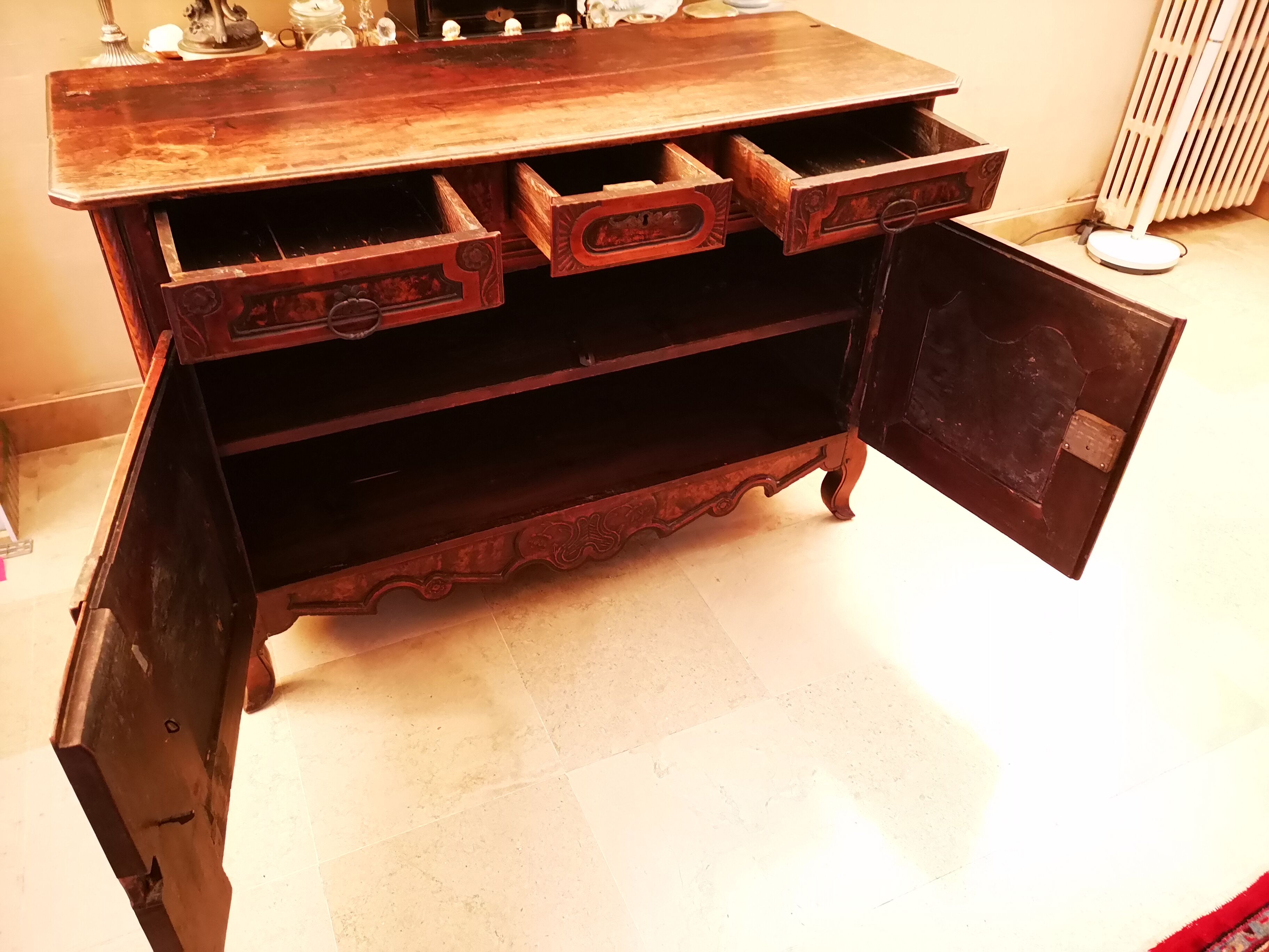 Buffet bas de style Louis XV