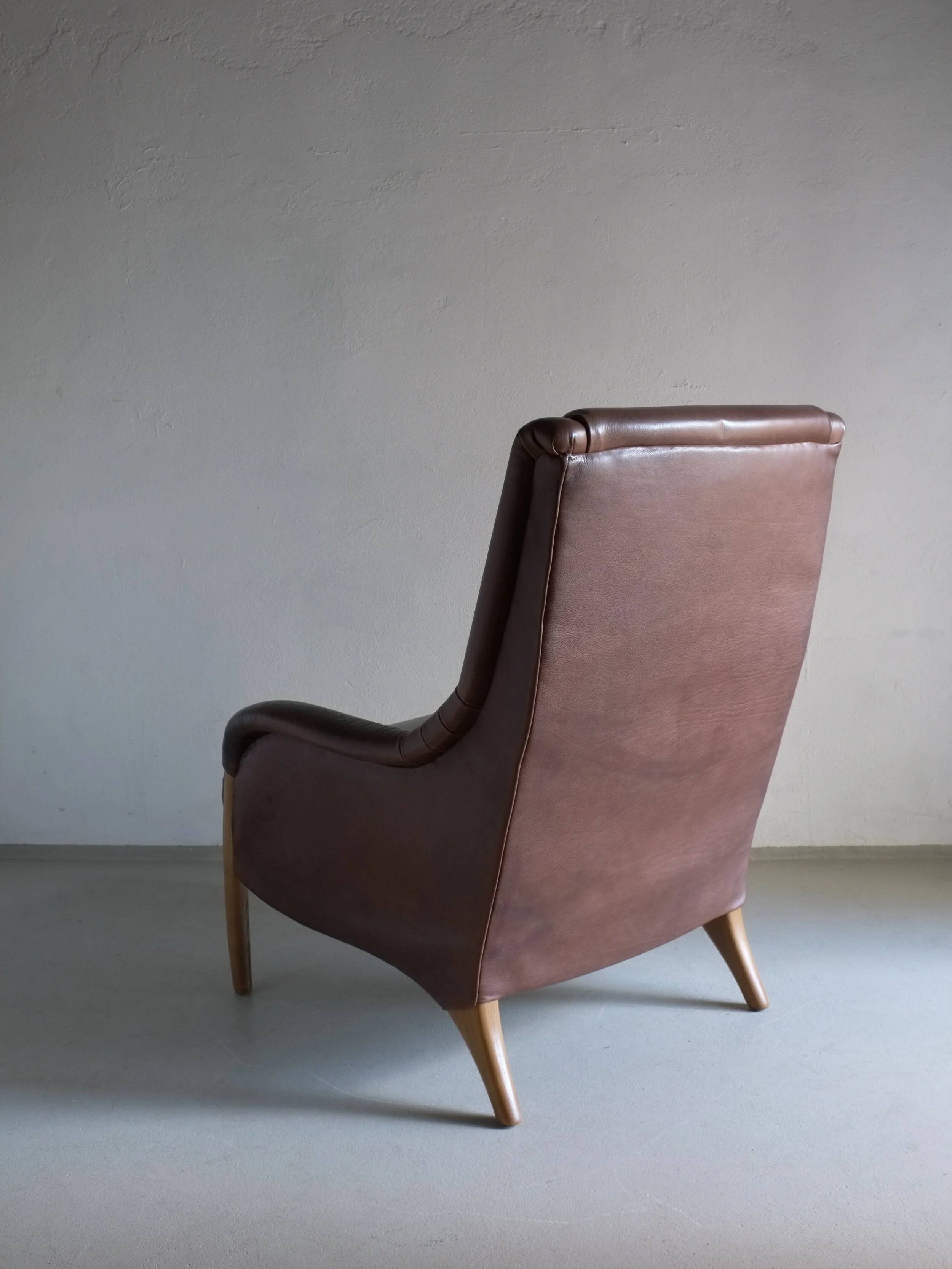 Brown leather lounge chair | Netherlands | 1980s