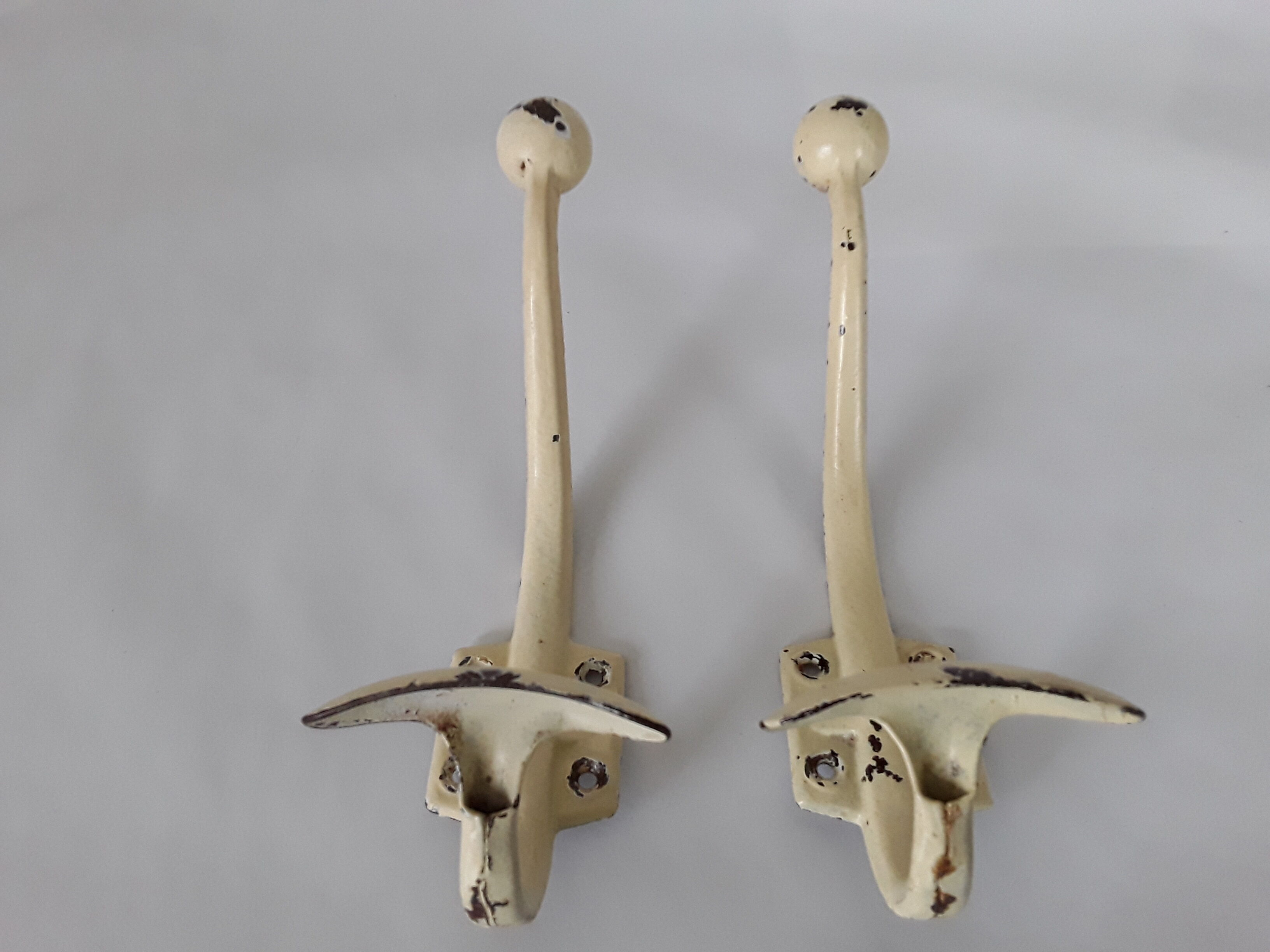 1 lot of 2 industrial hooks