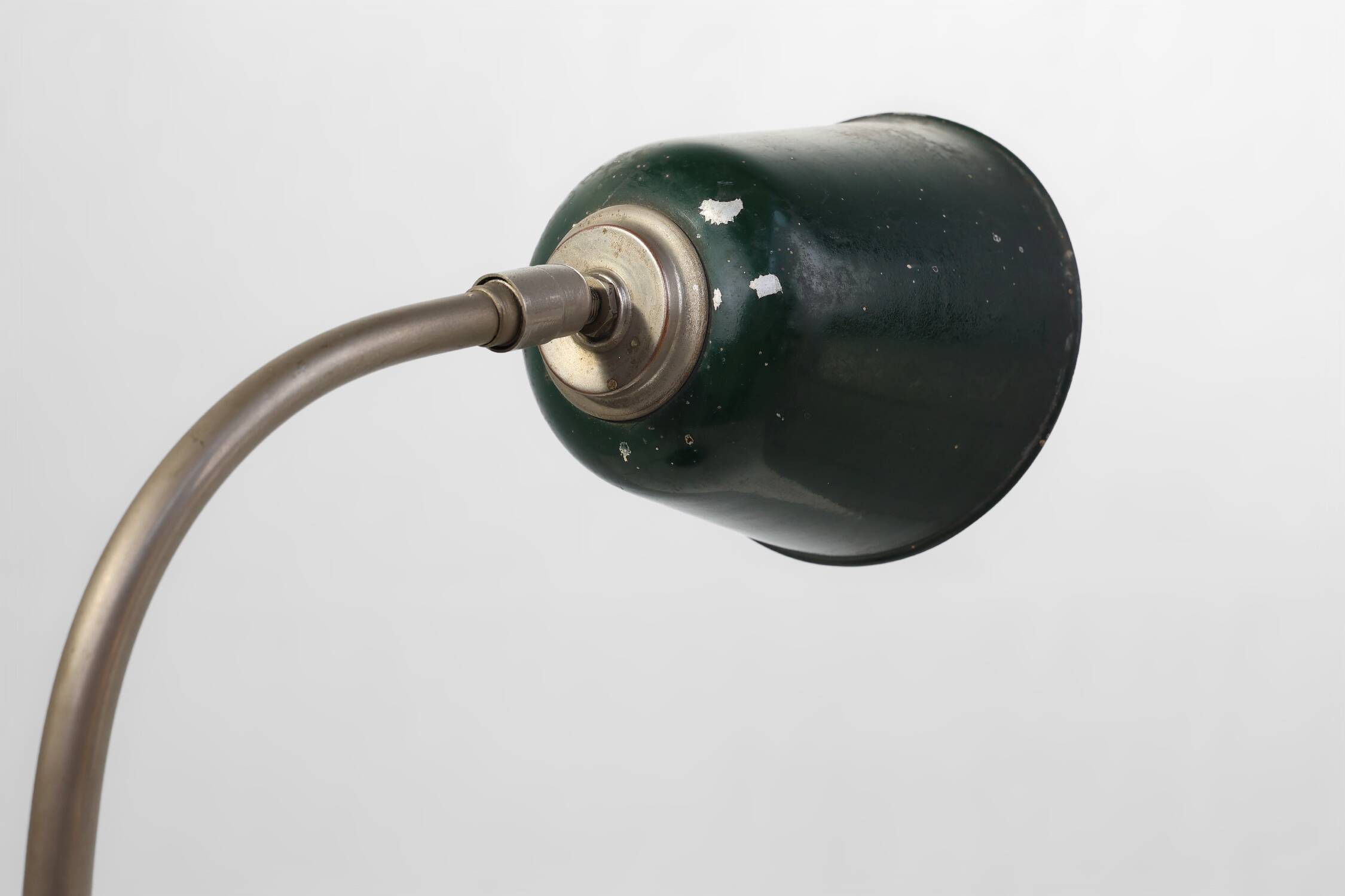 Lampe de bureau industrielle vintage en métal, France vers 1920