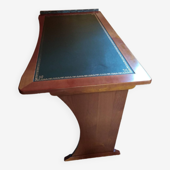 Wall-mounted writing table in cherry wood. retractable.