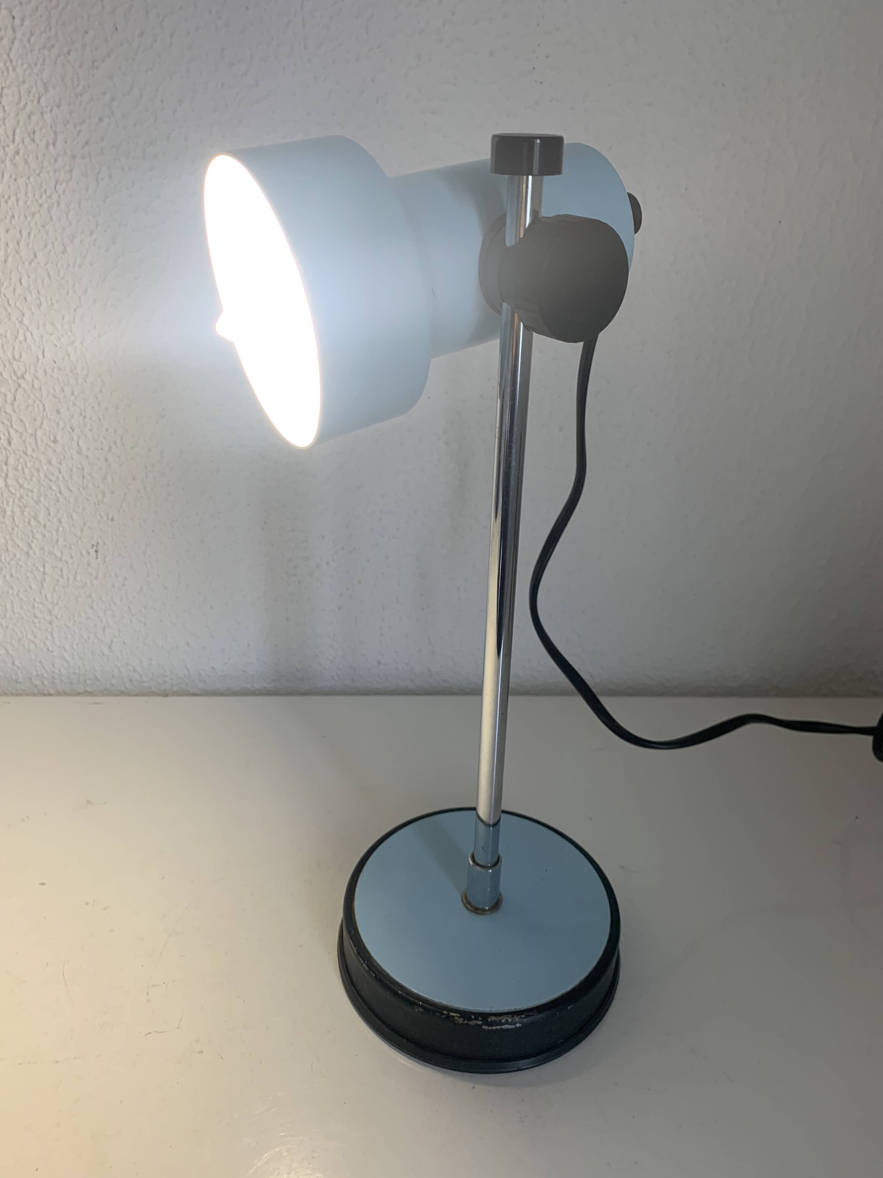 Lampe vintage 1960 bureau Veneta Lumi bleu ciel - 30 cm