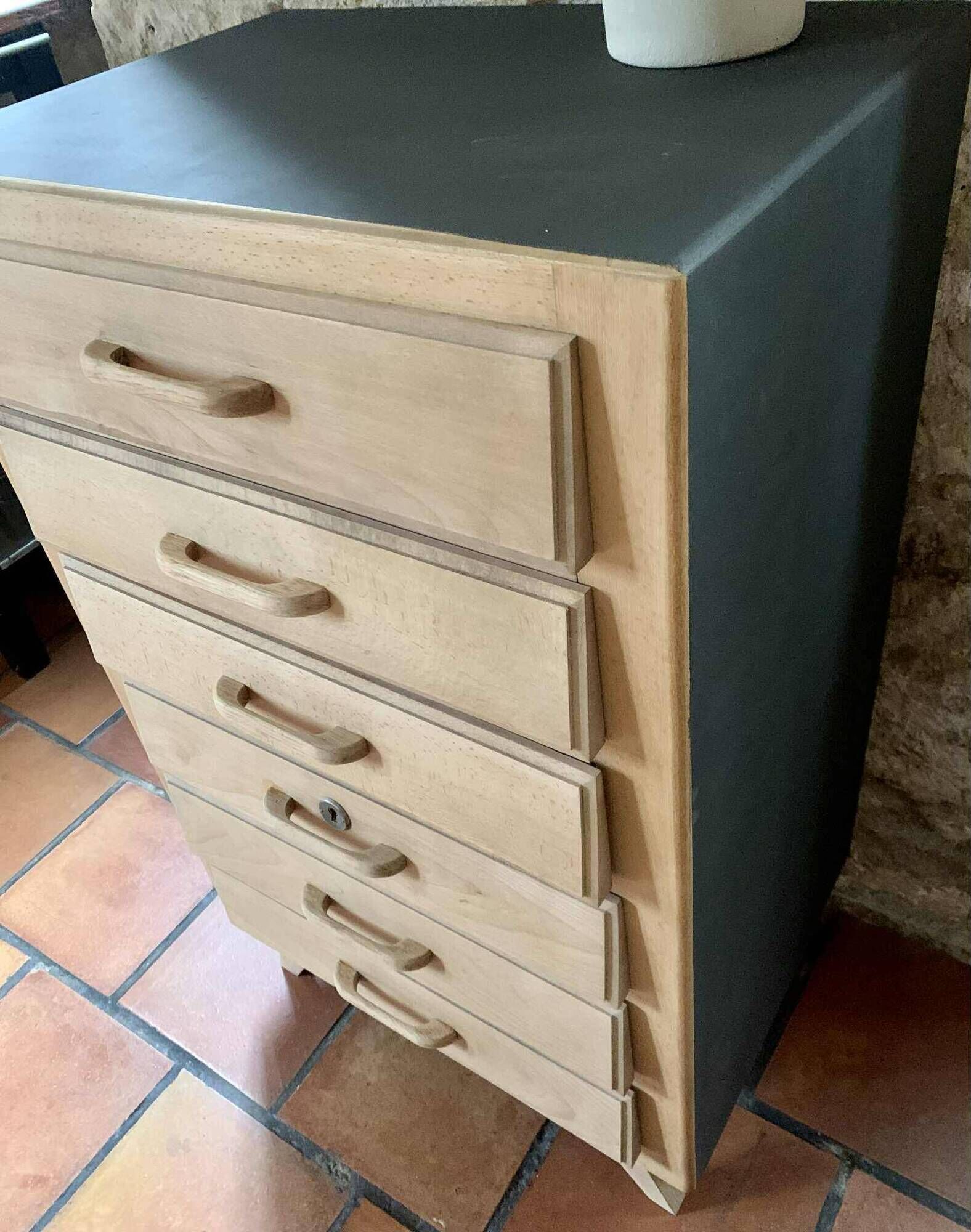 Chest of drawers with 6 drawers in matte cast iron colour.