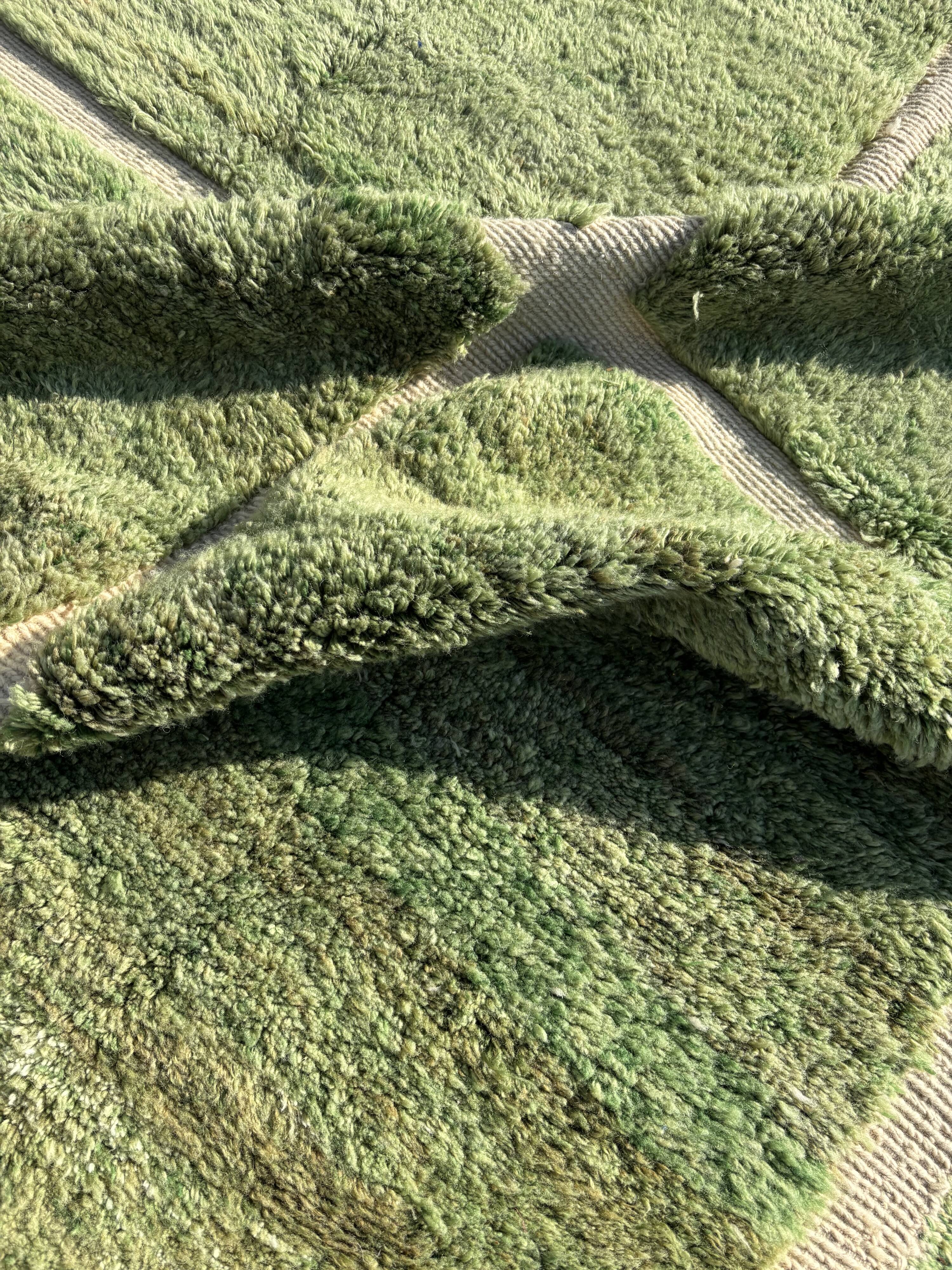 Berber rug M'rirt 210x300 cm - Olive green