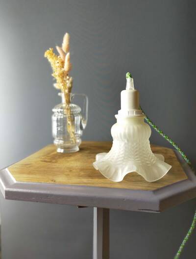 Opaque glass corolla lamp - switch socket