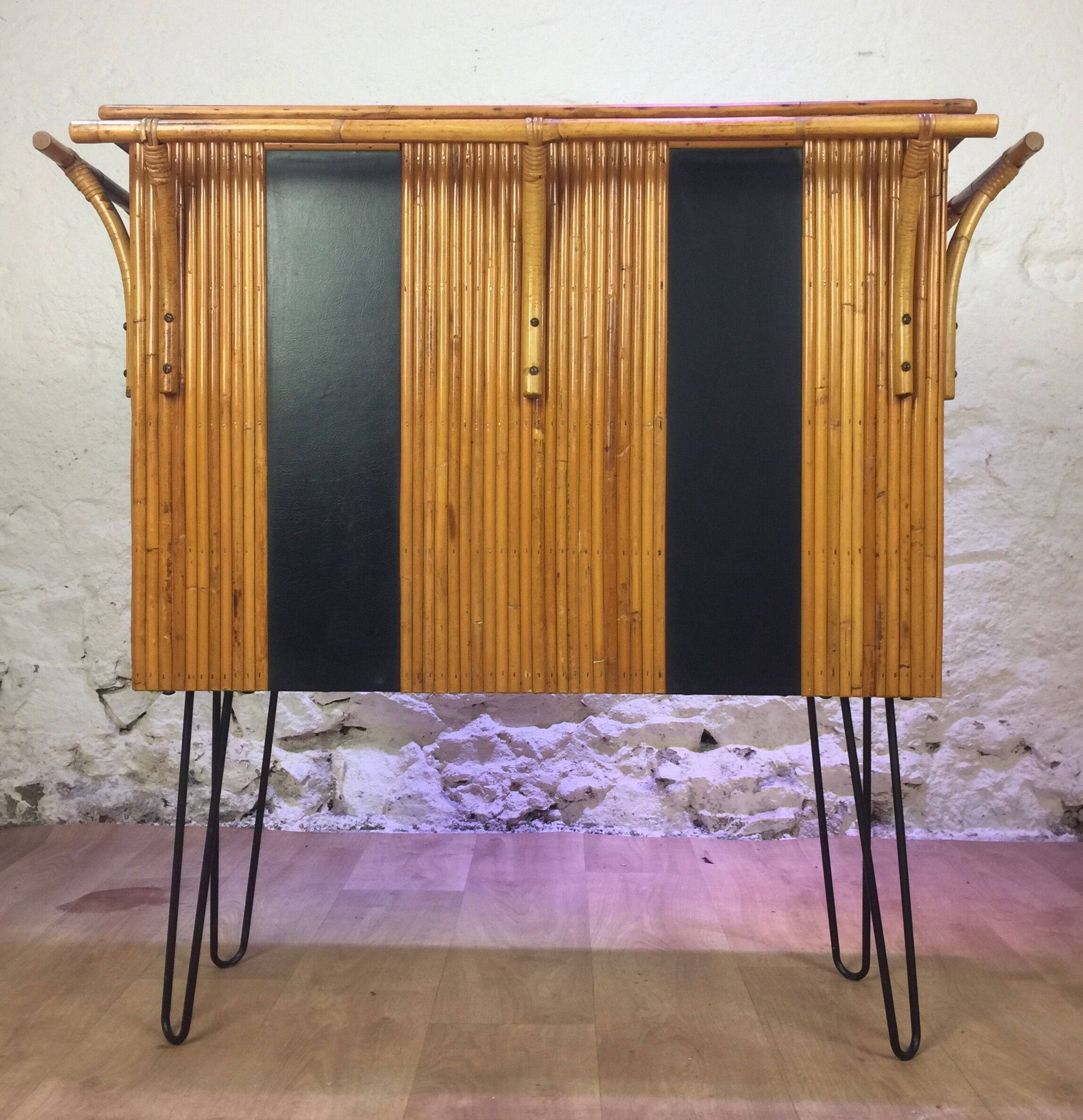 Rattan bar and its 2 stools 60s