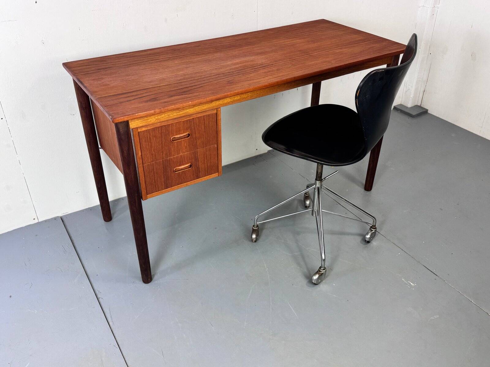 Vintage early 3117 swivel desk chair by Arne Jacobsen for Fritz Hansen, 1955