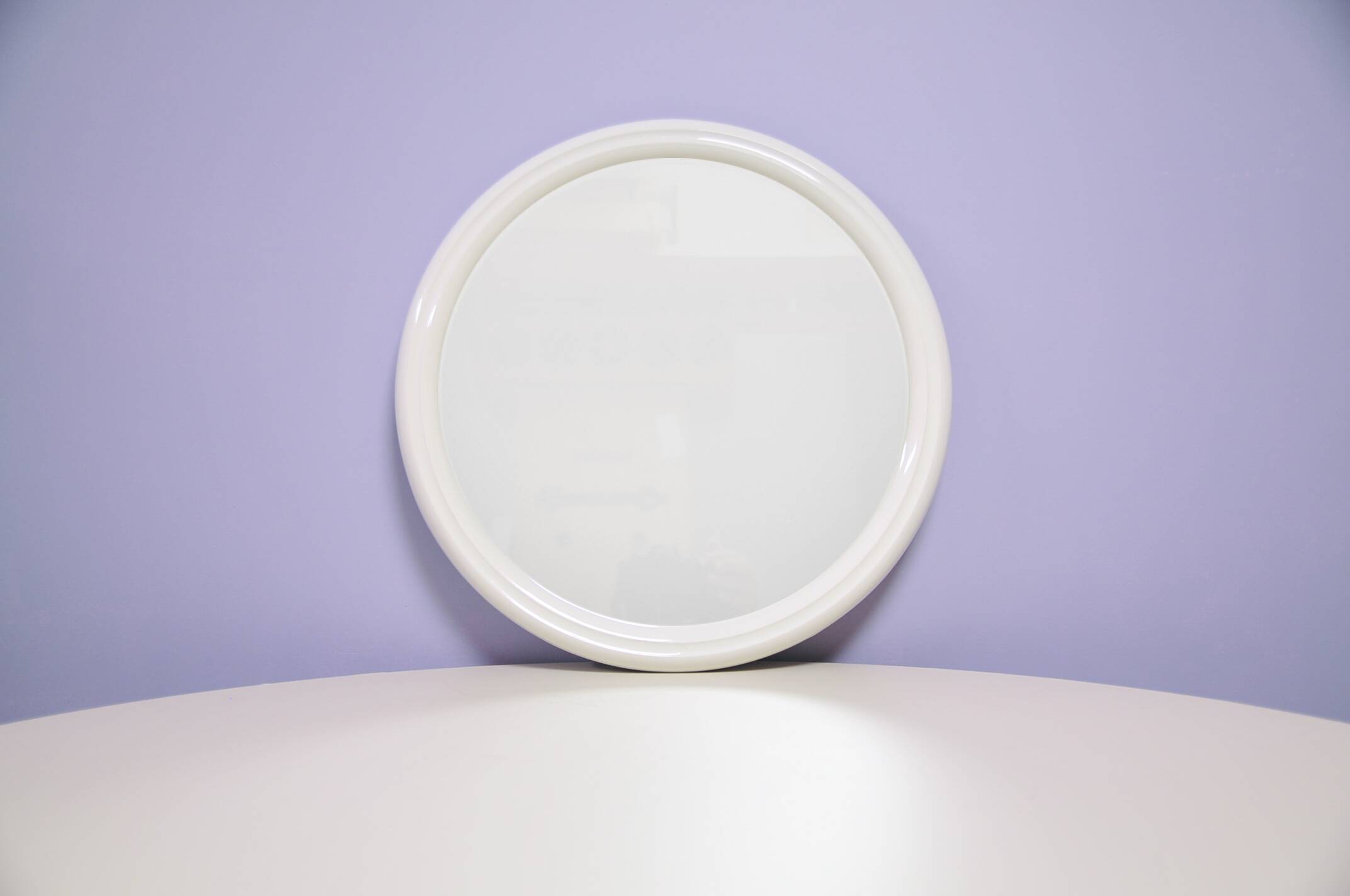 Vintage white round mirror Tiger