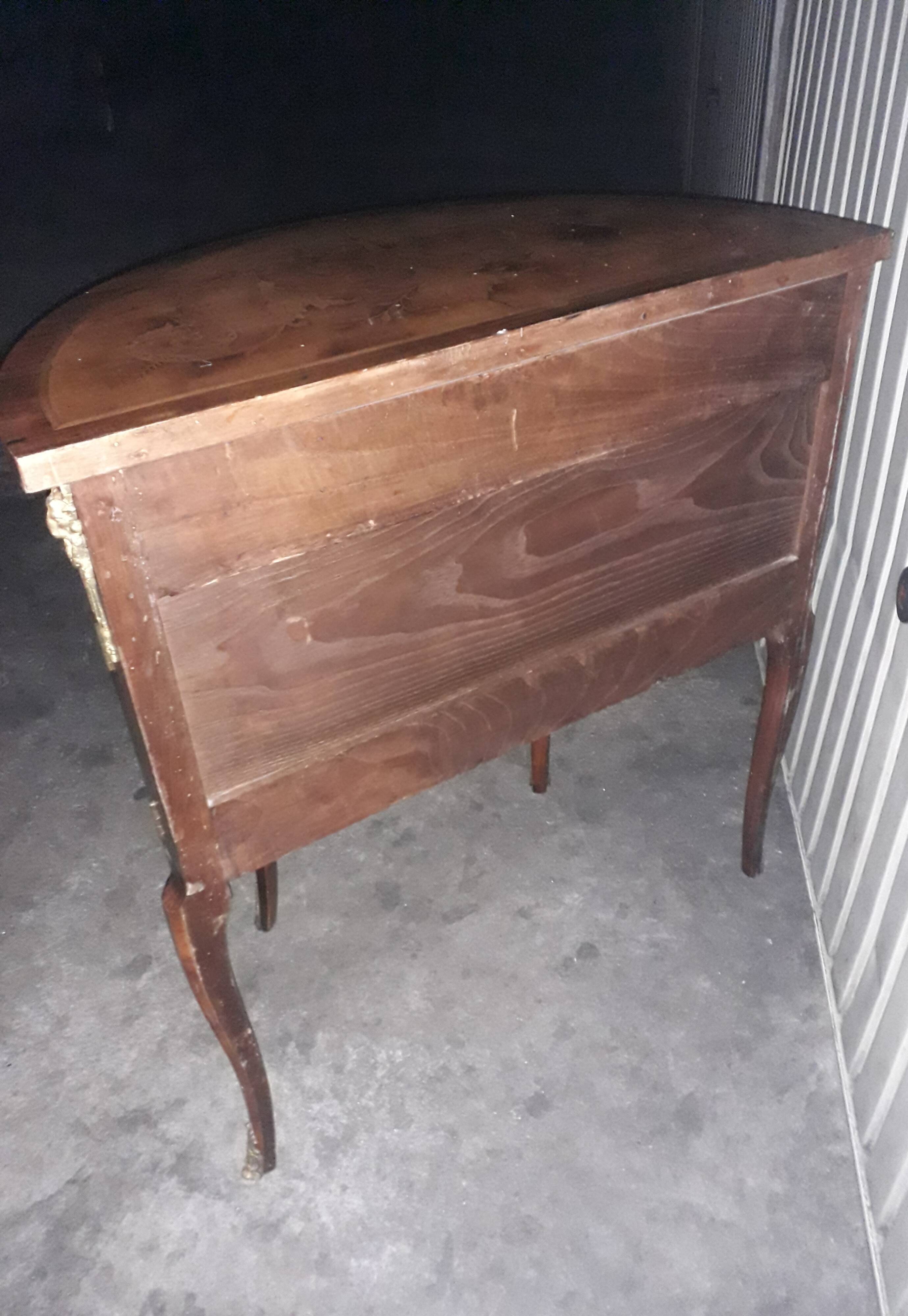 Commode demi-lune en marquetterie