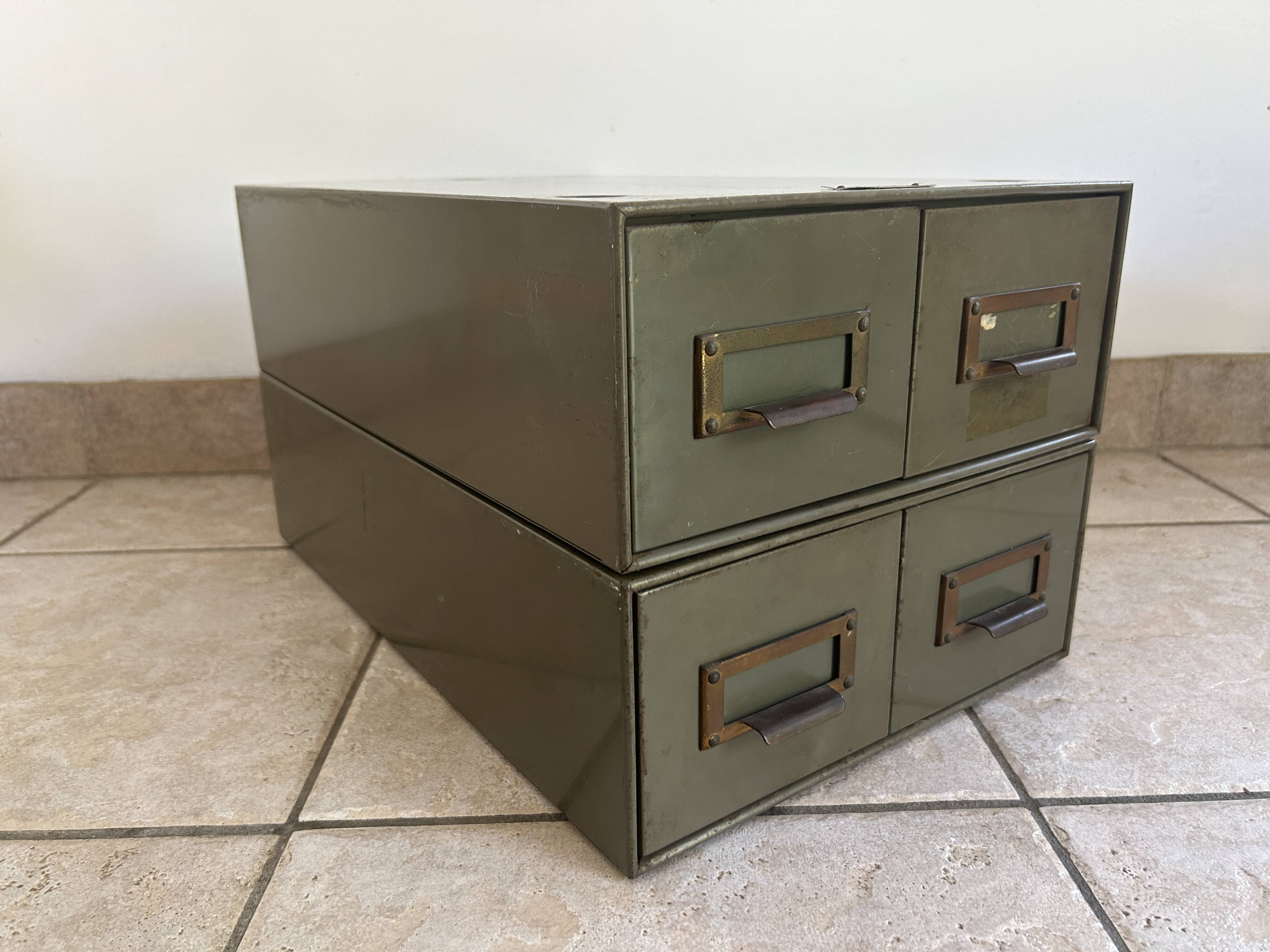 2 INDUSTRIAL lockers from the ACIOR brand