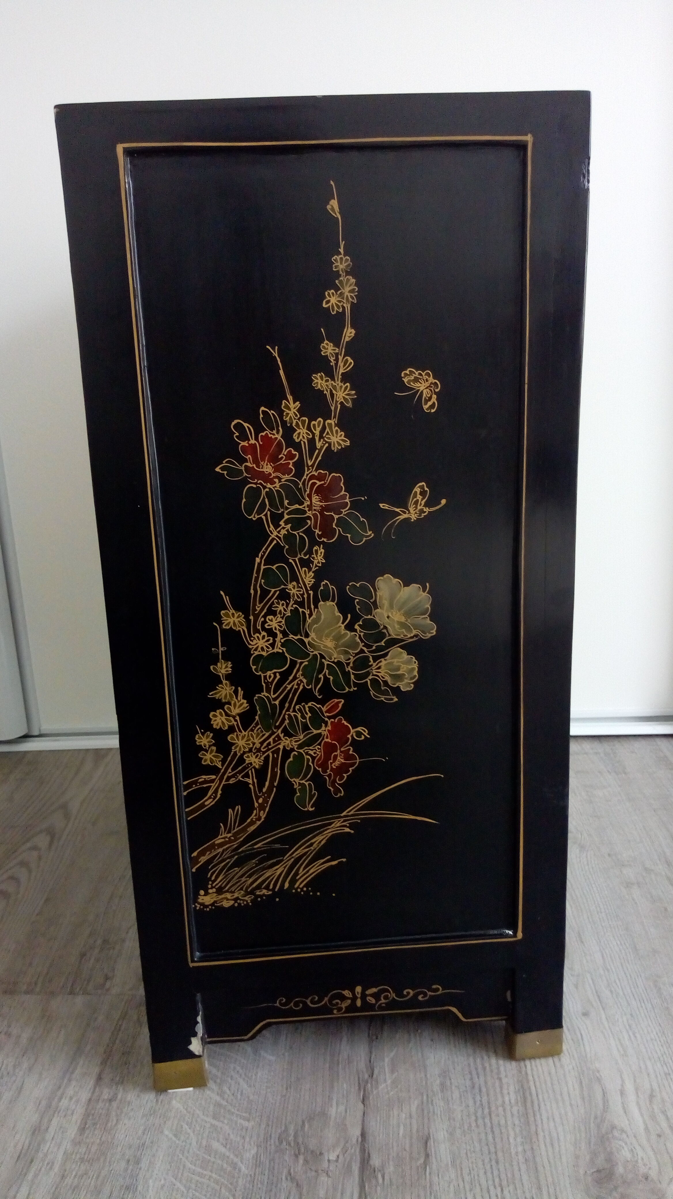 Meuble chinois laqué noir pierres sculptées