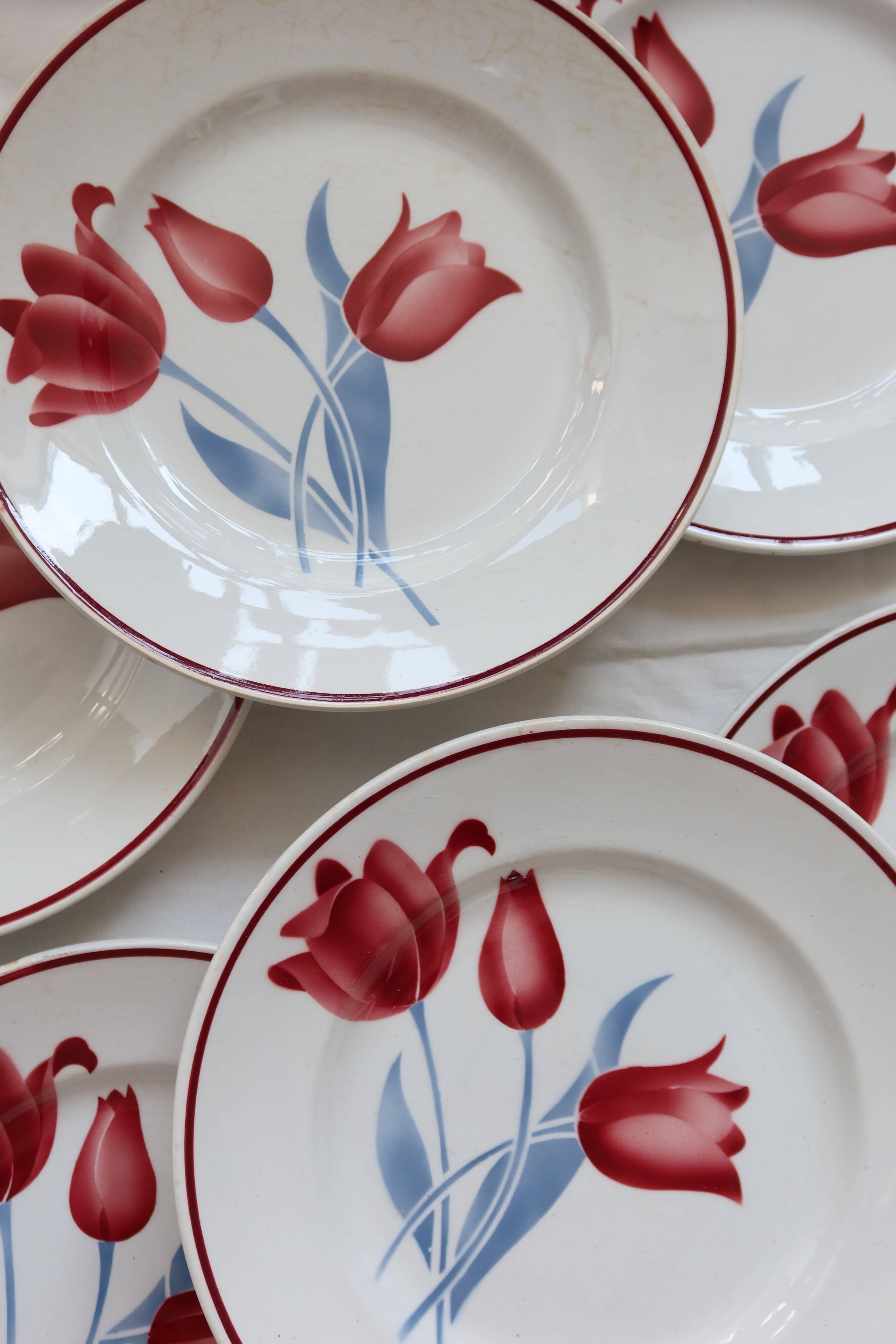 6 vintage earthenware flat plates from the Moulin des Loups Simone series
